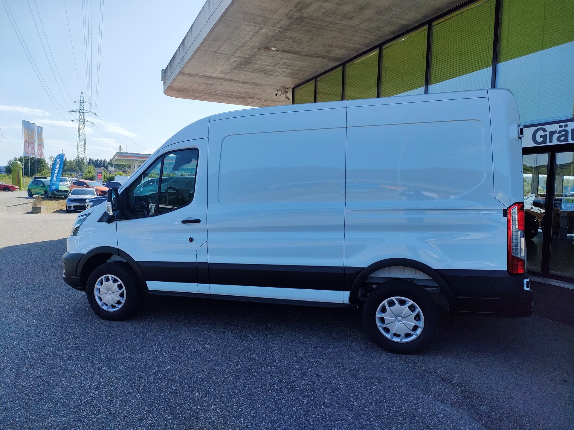 FORD E-Transit Van 350 L2 Trend RWD-image-2