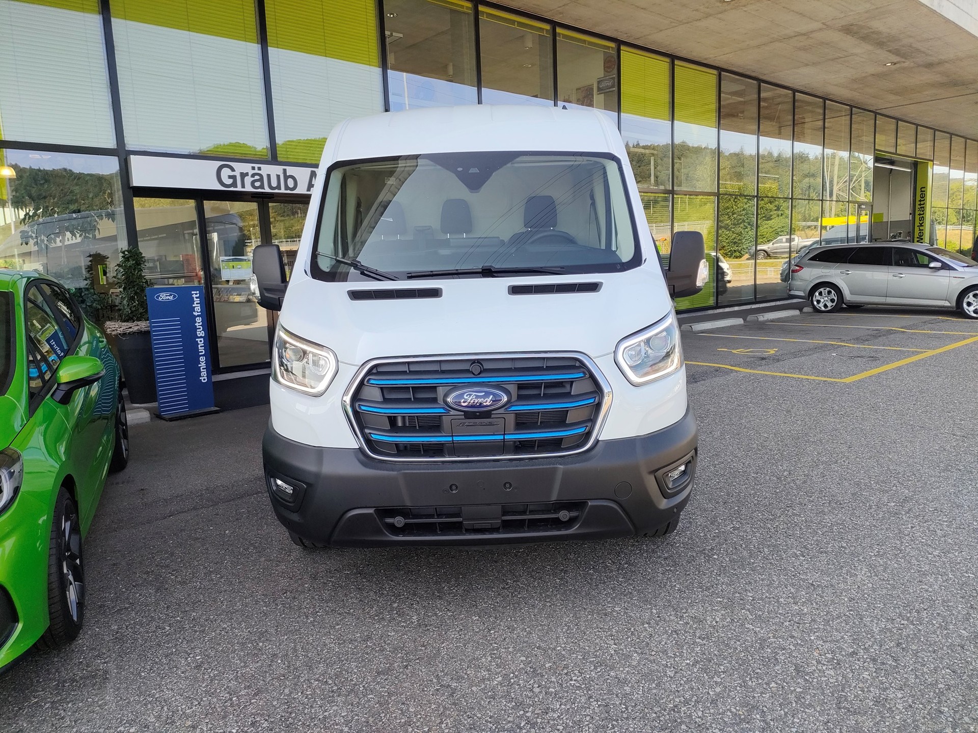 FORD E-Transit Van 350 L2 Trend RWD-image-1
