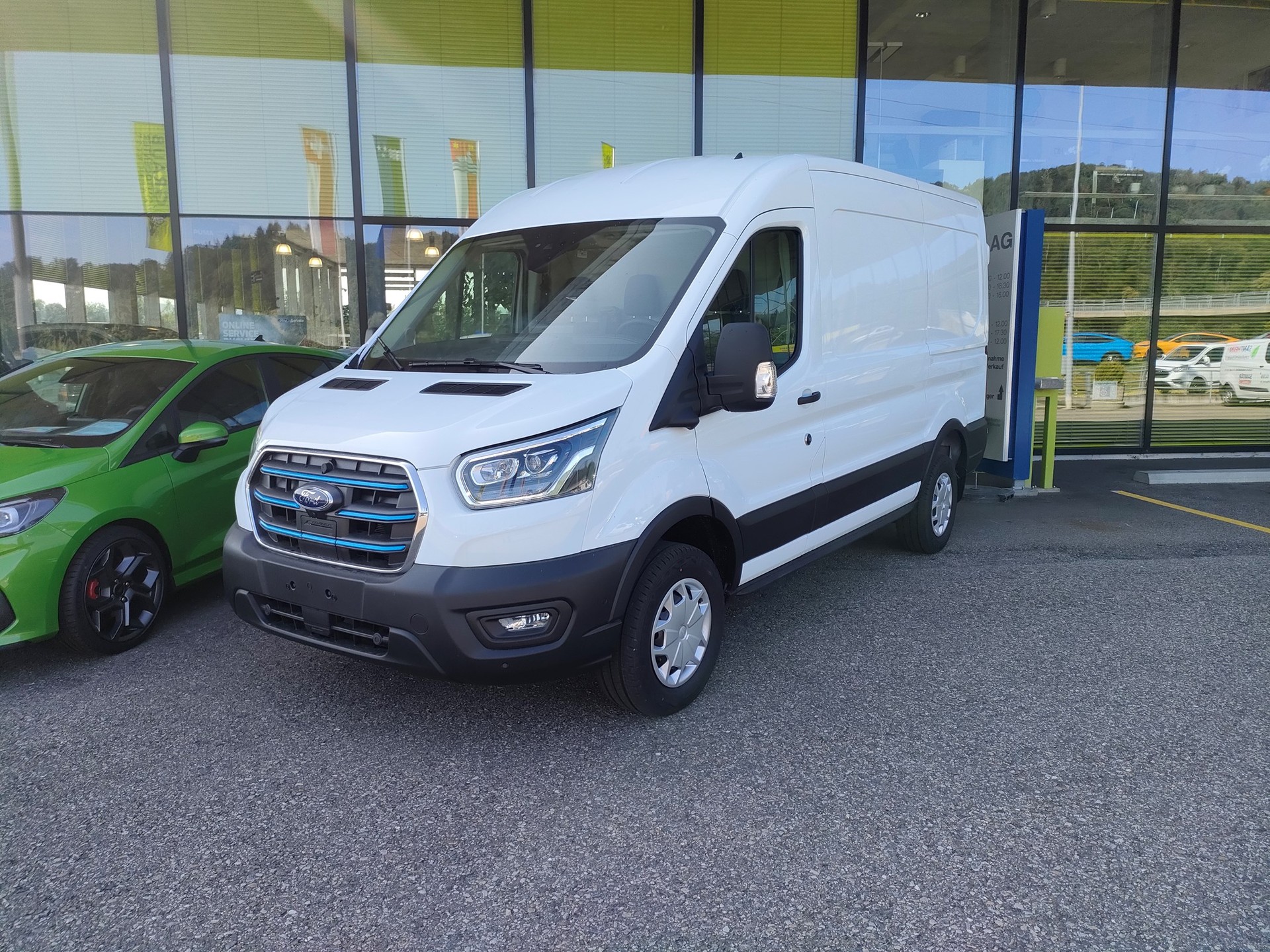 FORD E-Transit Van 350 L2 Trend RWD-image-0