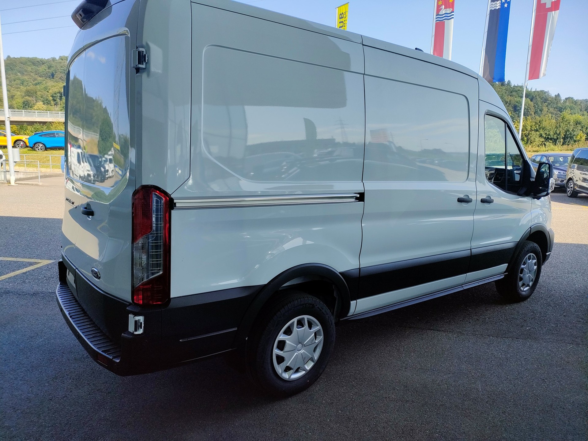 FORD E-Transit Van 350 L2 Trend RWD-image-4