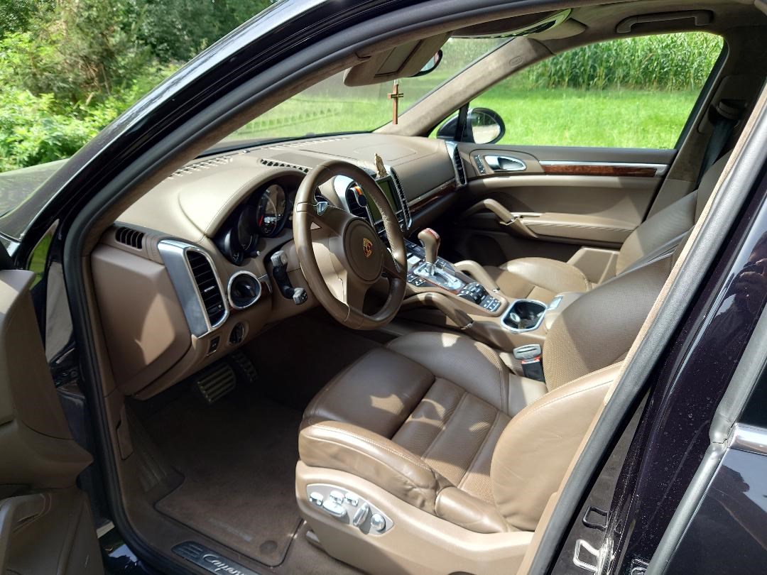 PORSCHE Cayenne Turbo-image-9