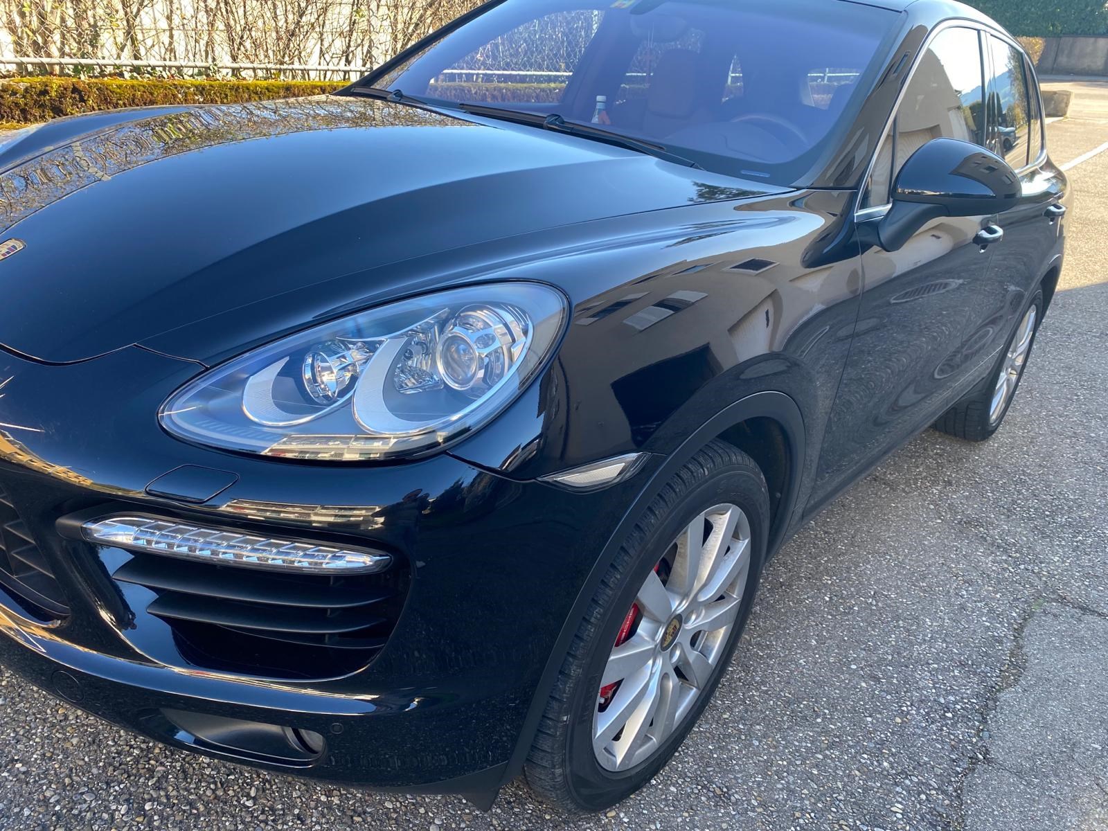 PORSCHE Cayenne Turbo-image-2