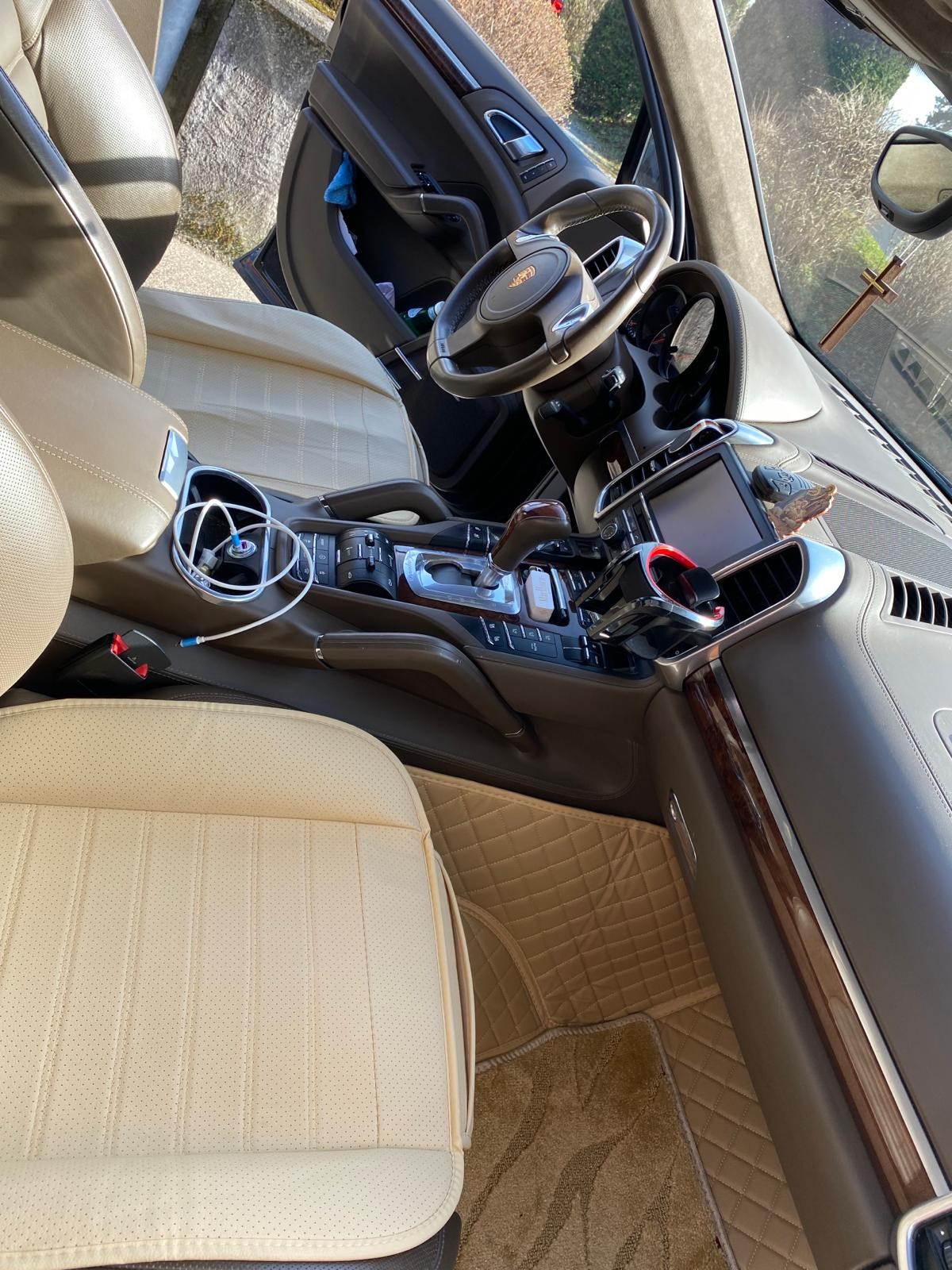 PORSCHE Cayenne Turbo-image-10