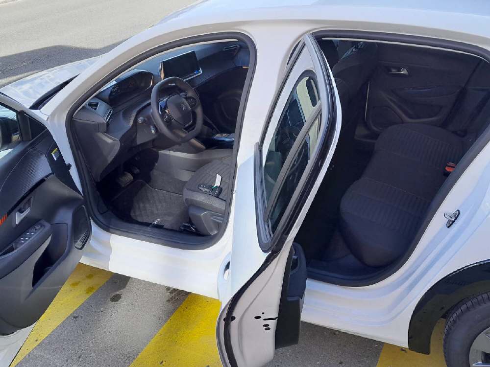 PEUGEOT 208 e-Active Pack-image-8