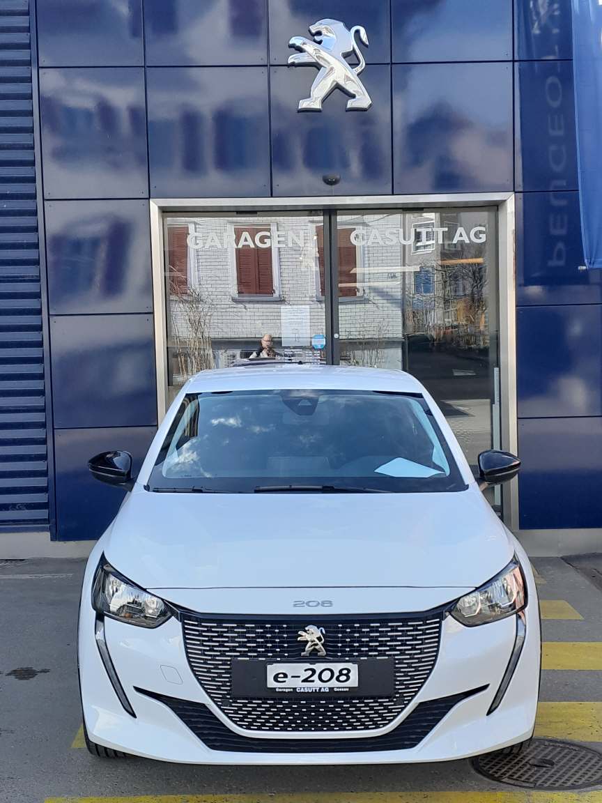 PEUGEOT 208 e-Active Pack-image-1