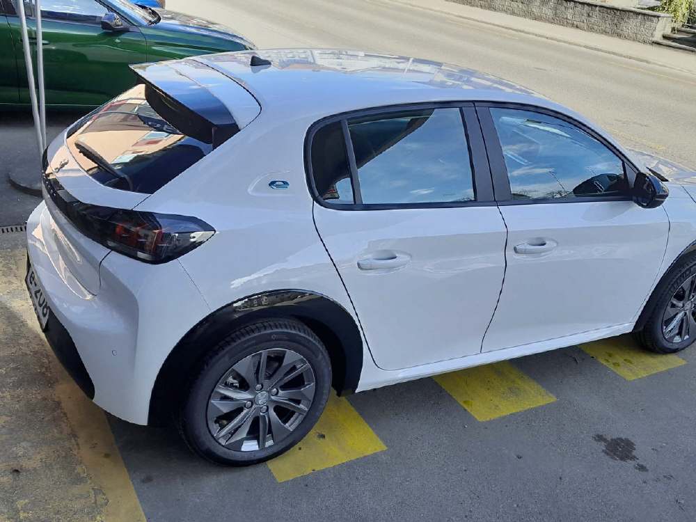 PEUGEOT 208 e-Active Pack-image-5