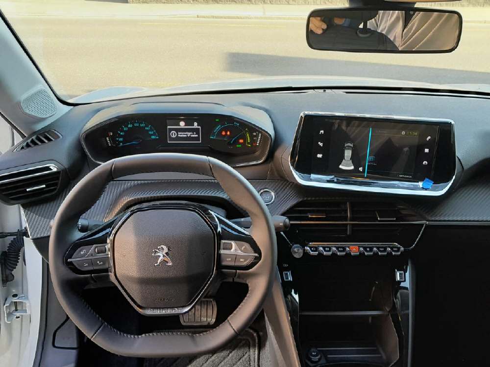 PEUGEOT 208 e-Active Pack-image-9