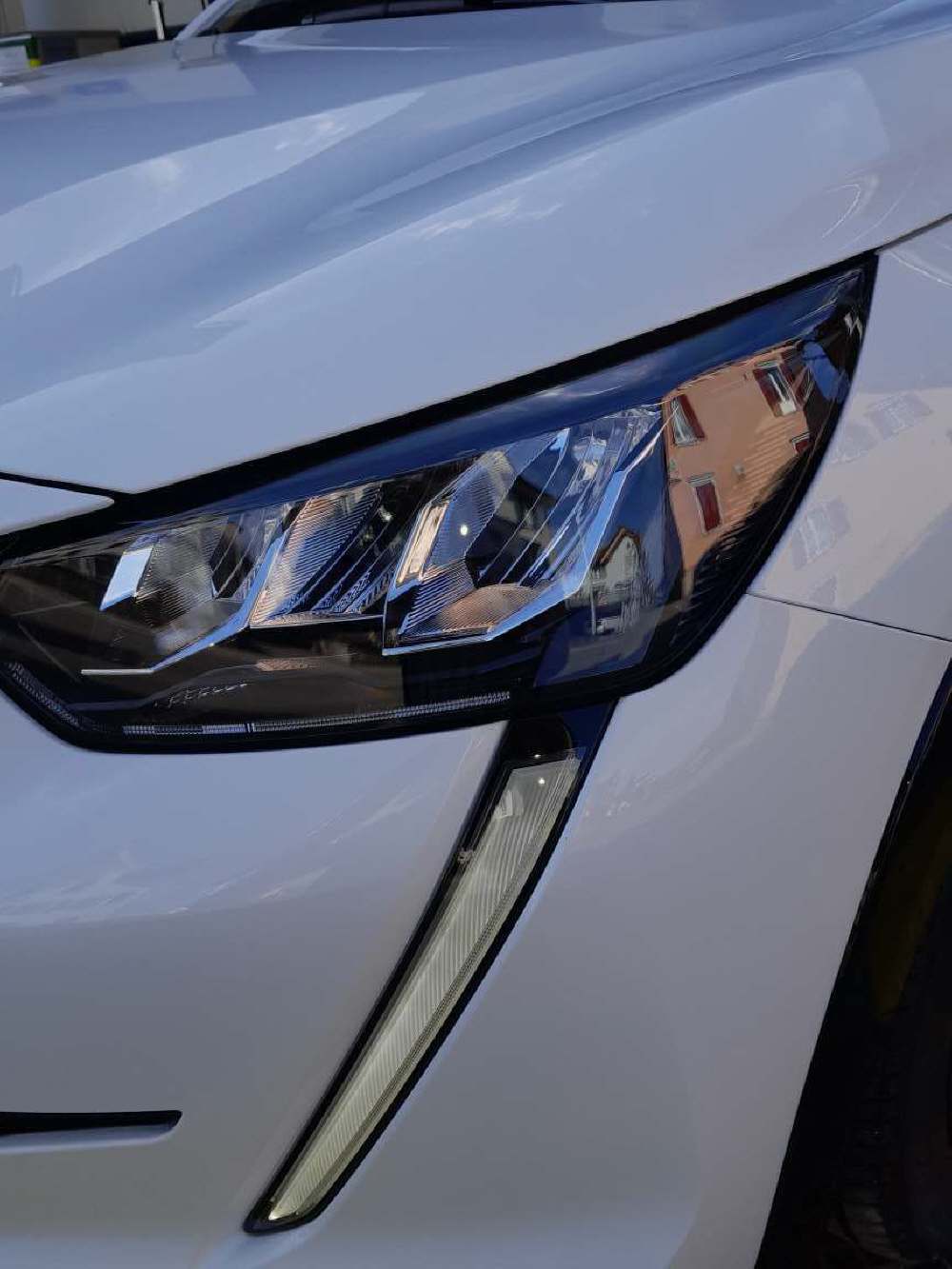 PEUGEOT 208 e-Active Pack-image-15