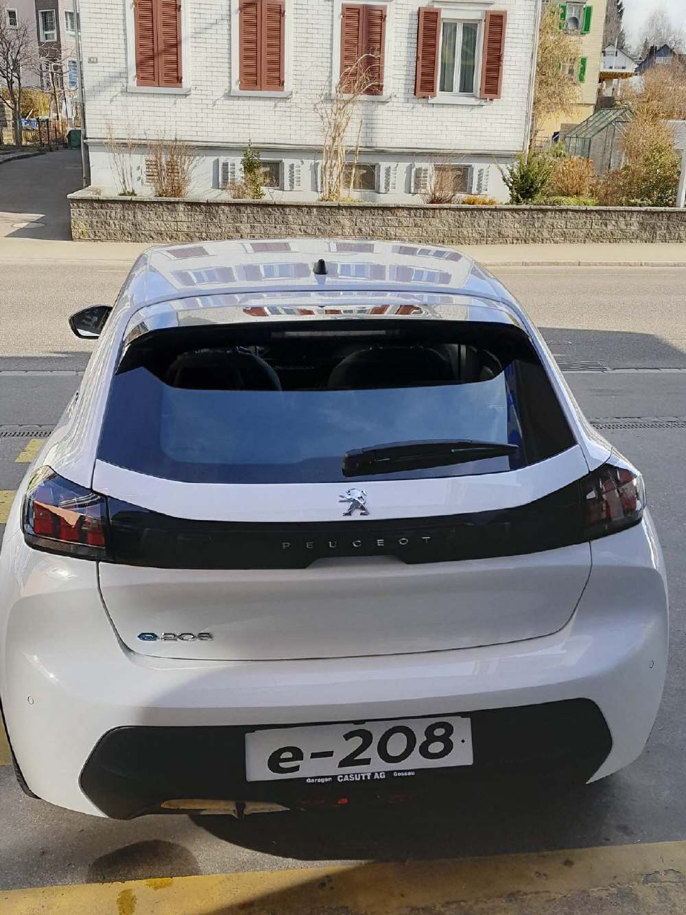 PEUGEOT 208 e-Active Pack-image-4