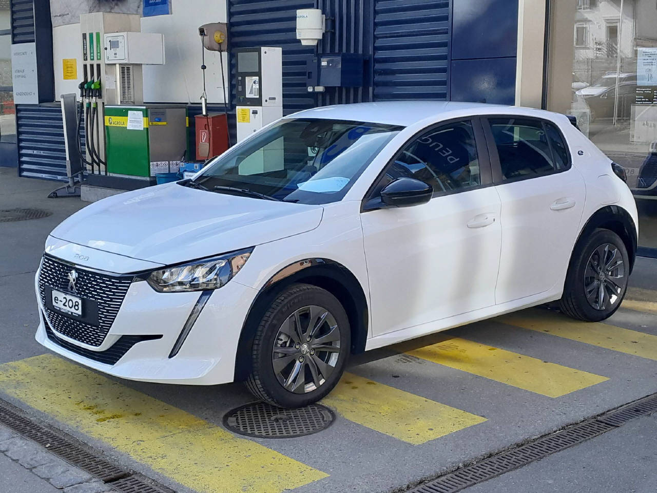 PEUGEOT 208 e-Active Pack-image-0