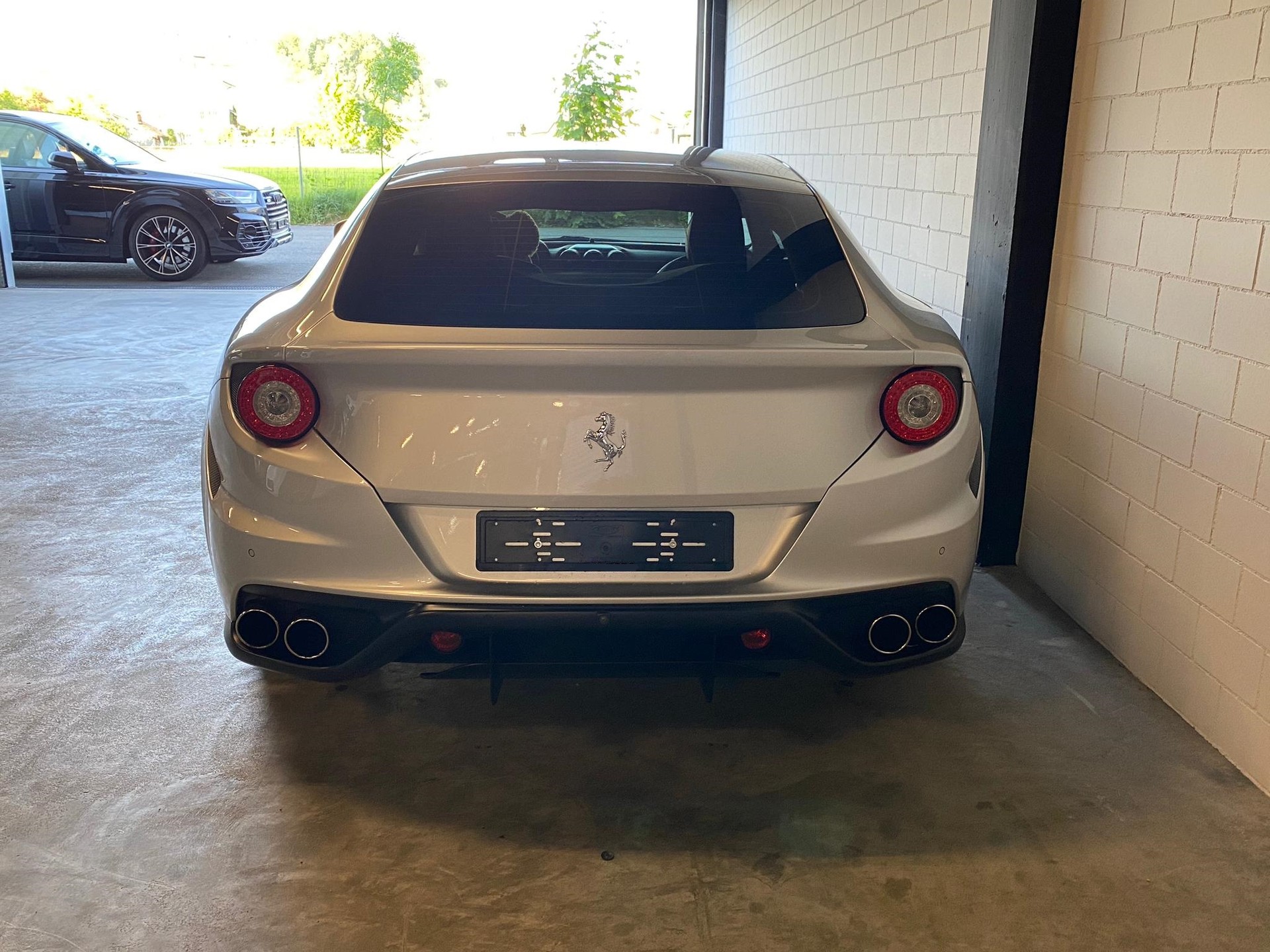 FERRARI FF Traumausstattung-image-3