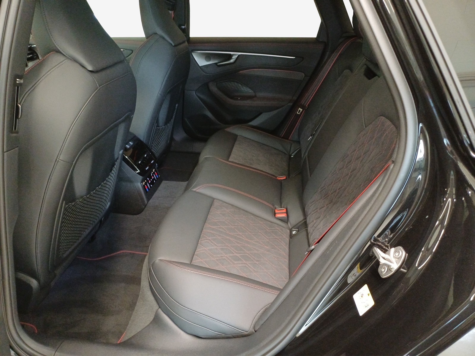 AUDI A6 Avant TFSI quattro 270 kW S tronic-image-11