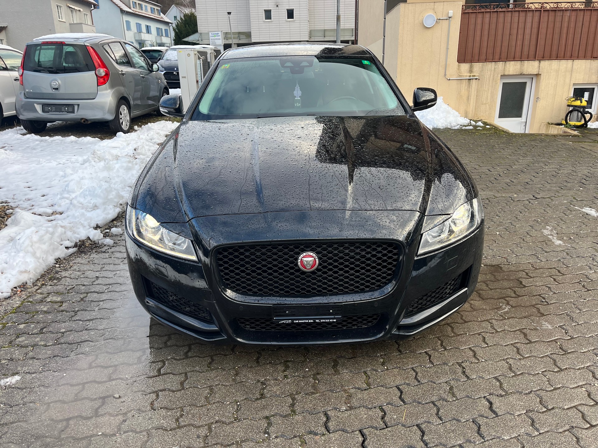 JAGUAR XF 20d Prestige Automatic-image-0