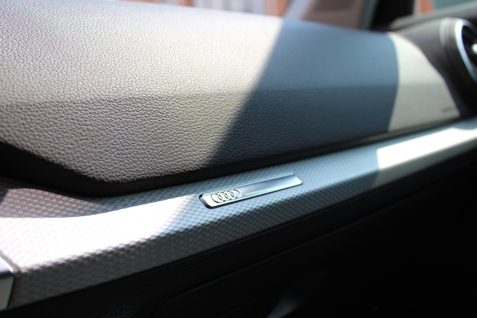 AUDI Q2 35 TFSI S-tronic-image-15