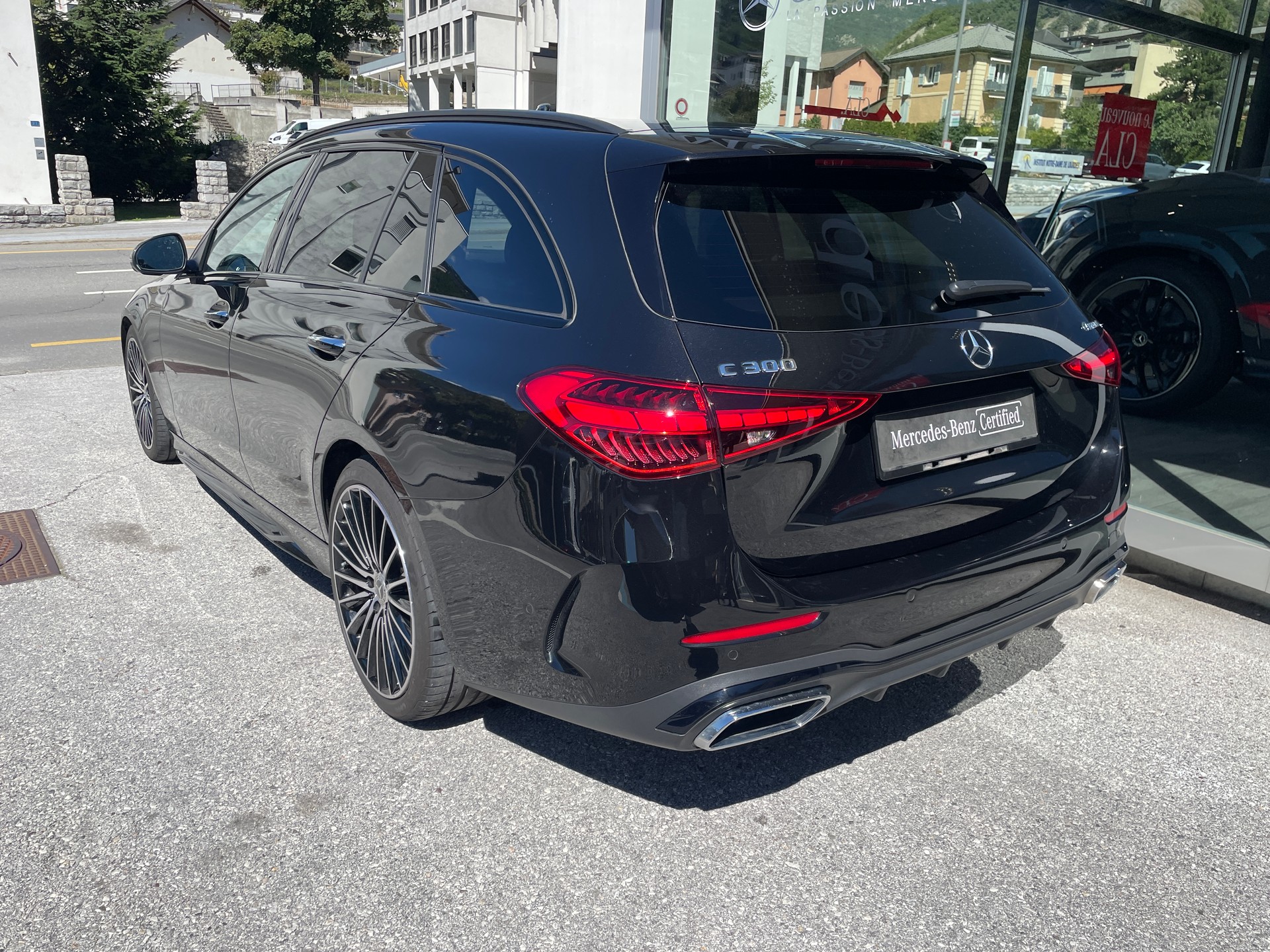 MERCEDES-BENZ C 300 4 Matic break AMG Line-image-4