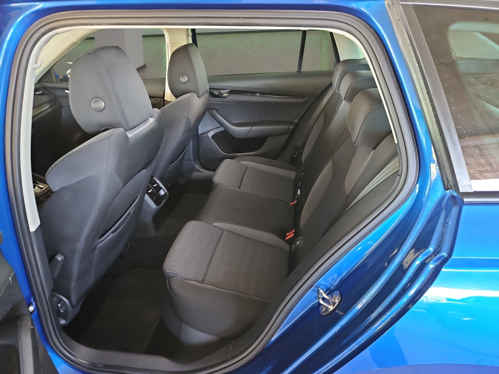 SKODA Octavia Combi 2.0 TDI DSG Ambition 4x4-image-9