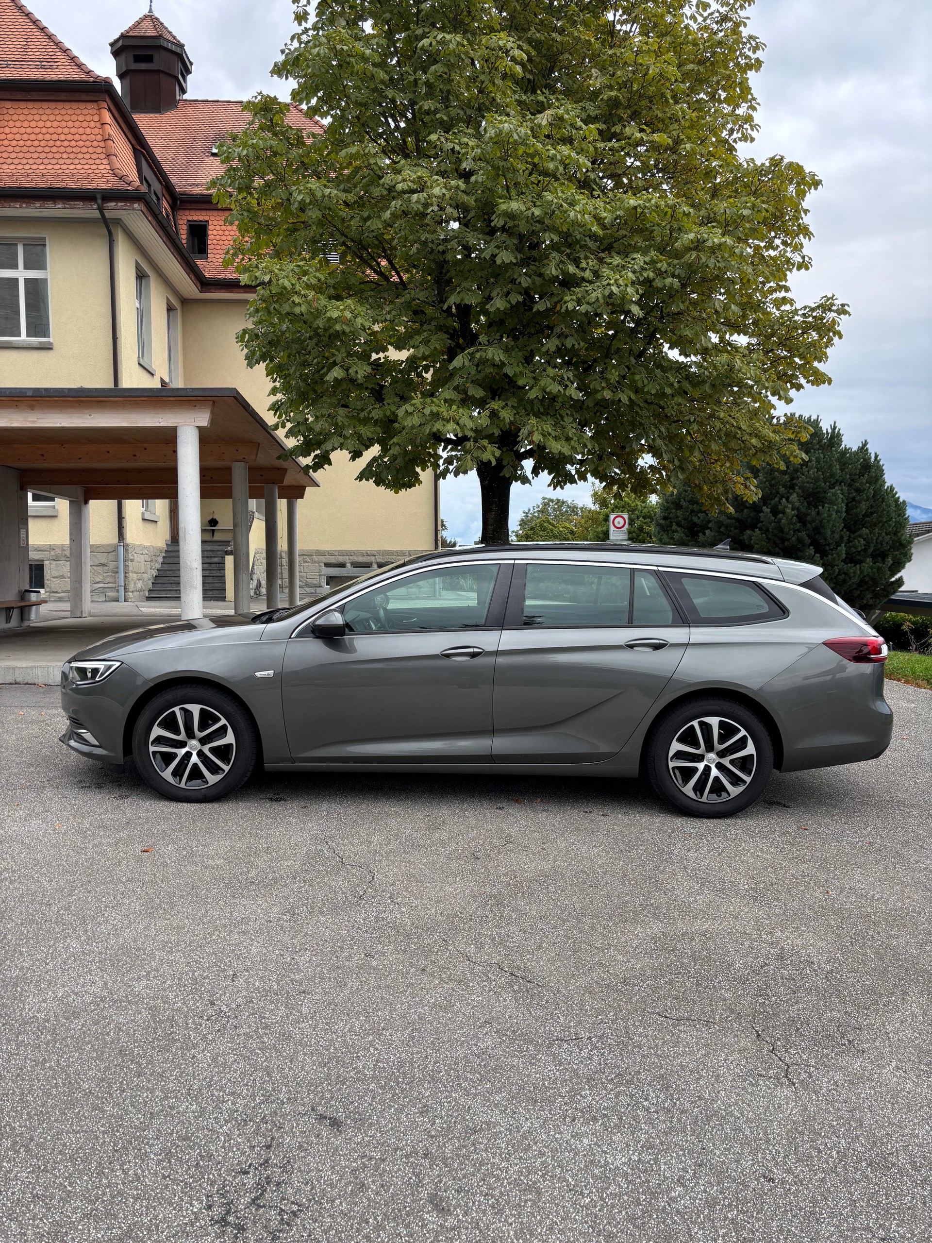 OPEL Insignia 1.5 T Sports Tourer Edition Automatic-image-4