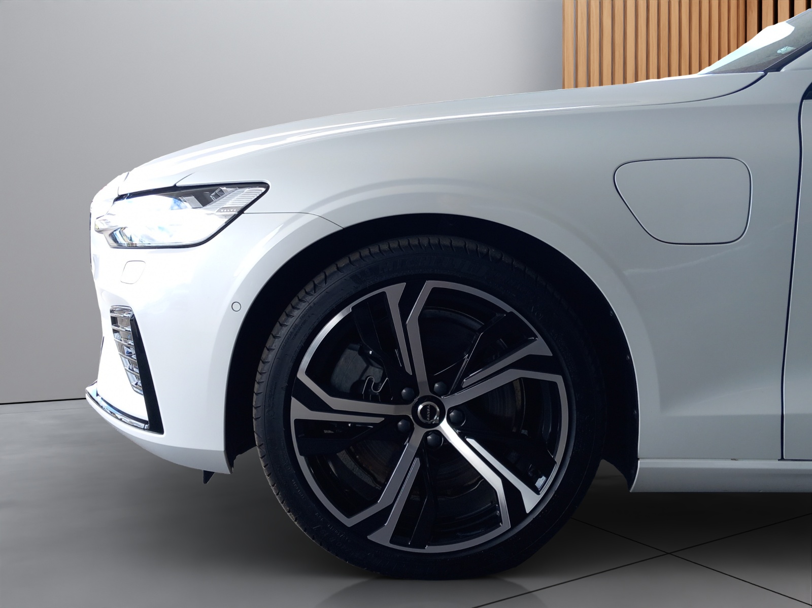 VOLVO S60 2.0 T8 TE Ultimate Dark eAWD-image-8