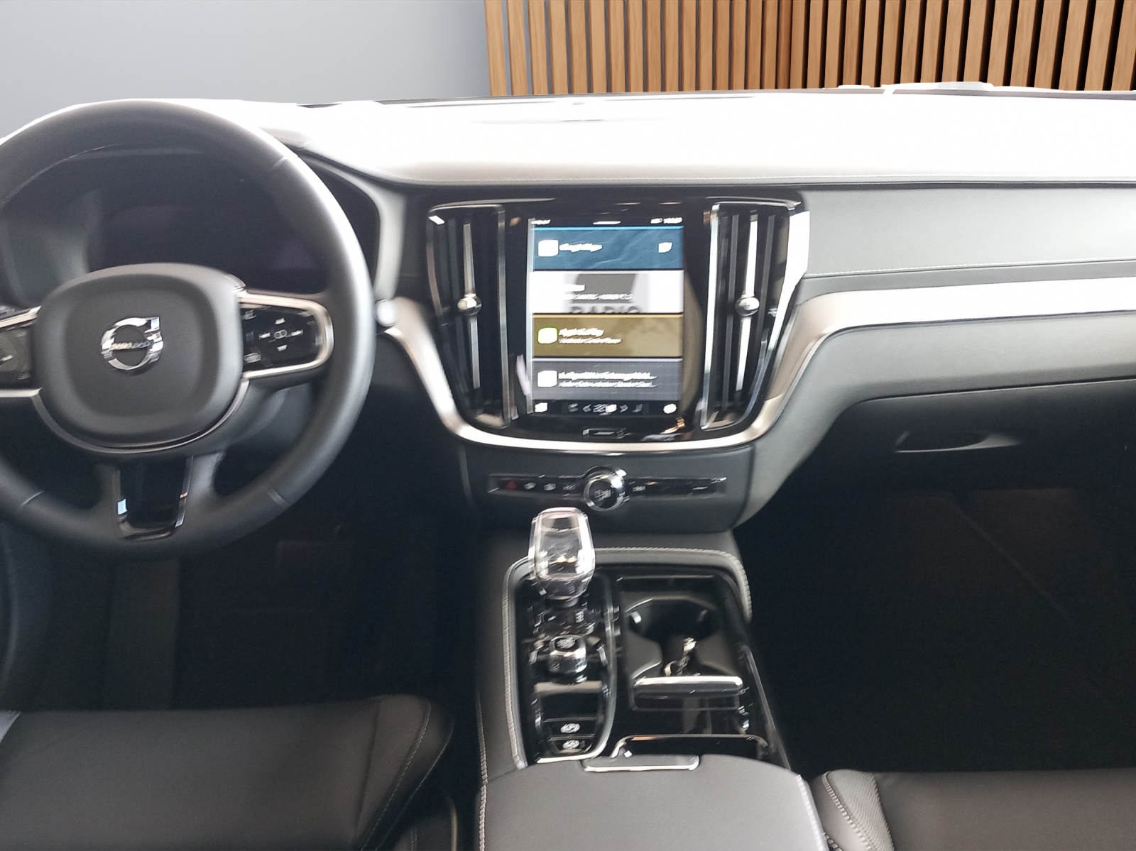VOLVO S60 2.0 T8 TE Ultimate Dark eAWD-image-16