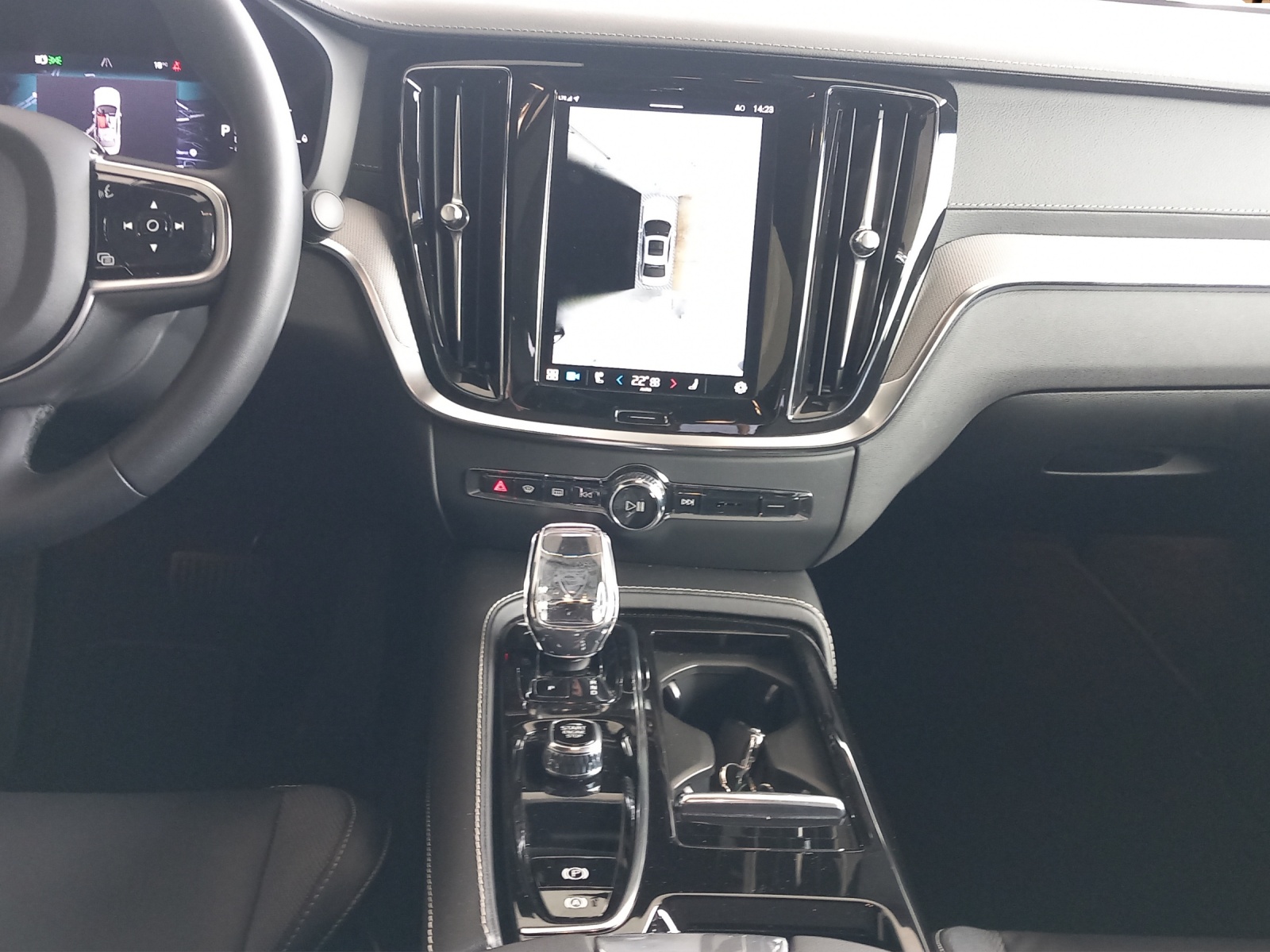 VOLVO S60 2.0 T8 TE Ultimate Dark eAWD-image-17