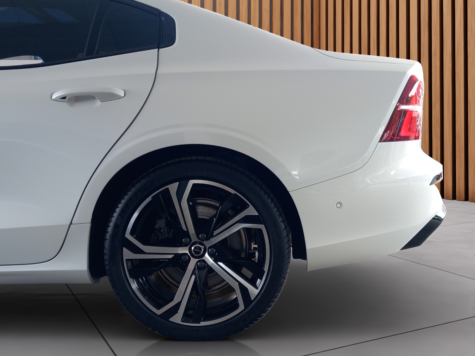 VOLVO S60 2.0 T8 TE Ultimate Dark eAWD-image-9