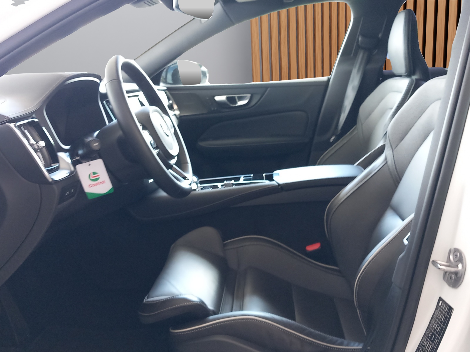 VOLVO S60 2.0 T8 TE Ultimate Dark eAWD-image-12