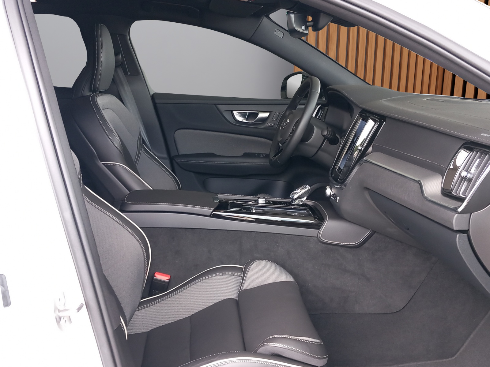 VOLVO S60 2.0 T8 TE Ultimate Dark eAWD-image-15