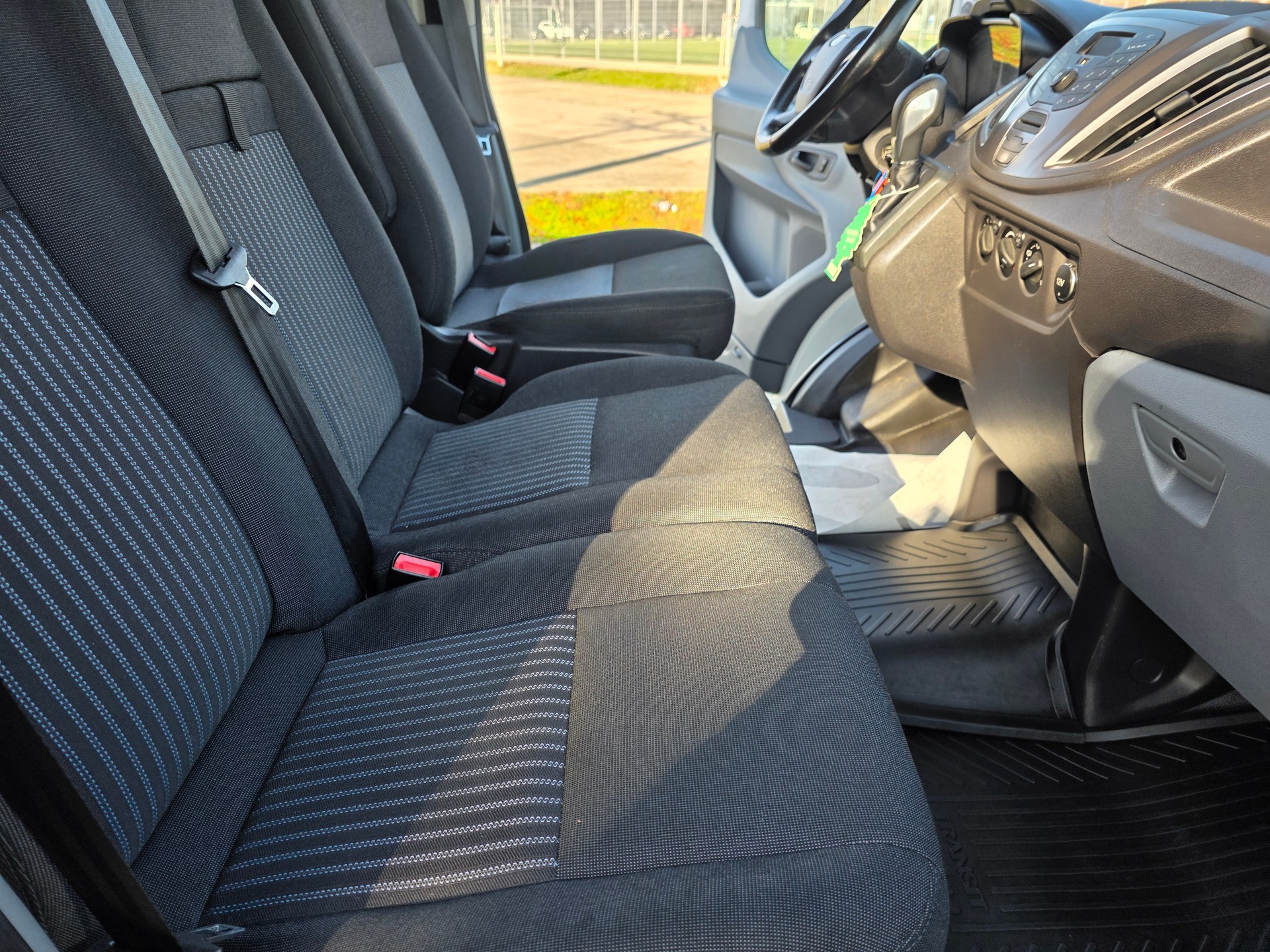 FORD Transit Van 350 L2 Trend 2.0 TDCi 170 FWD A-image-9