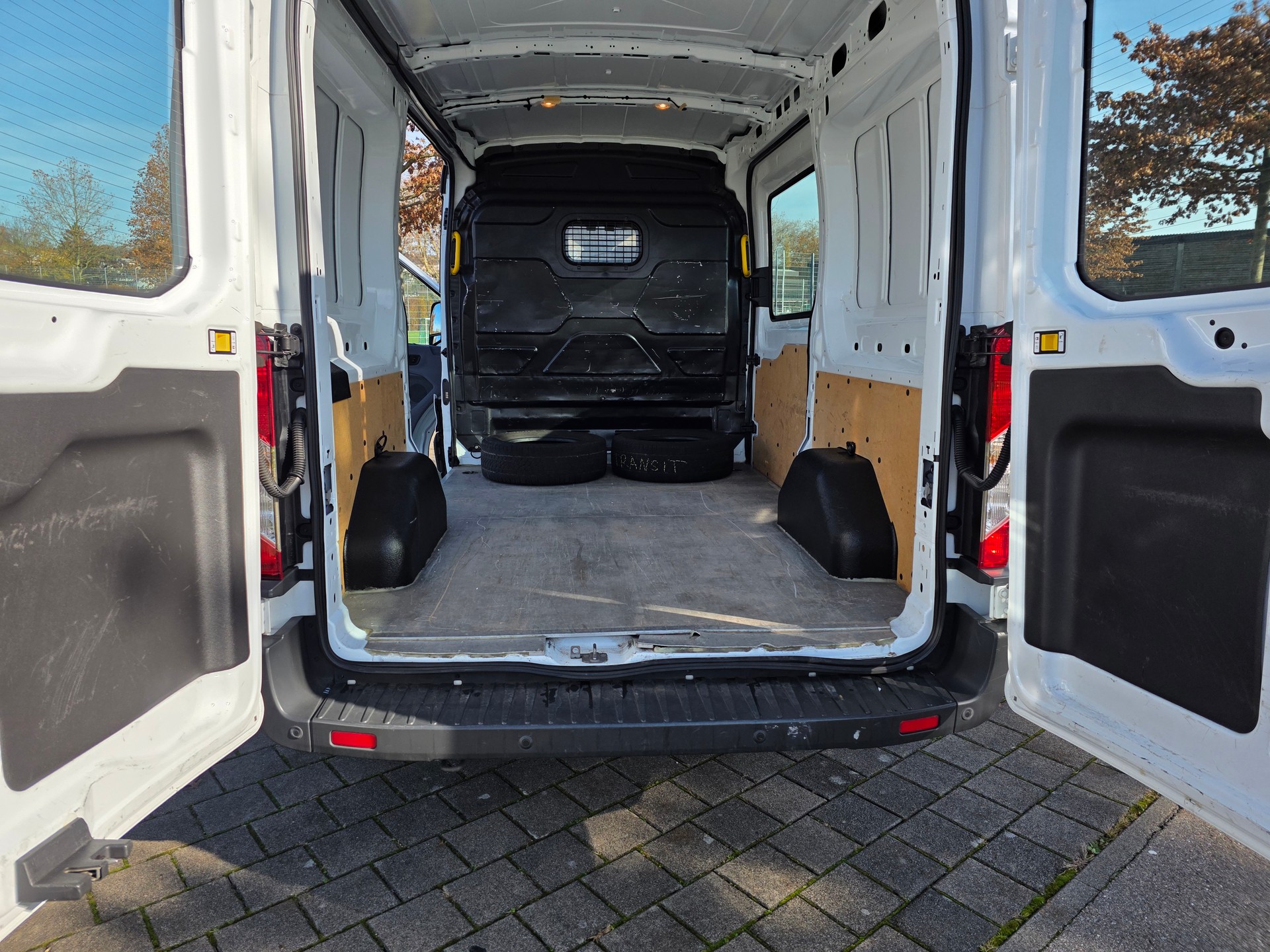 FORD Transit Van 350 L2 Trend 2.0 TDCi 170 FWD A-image-14