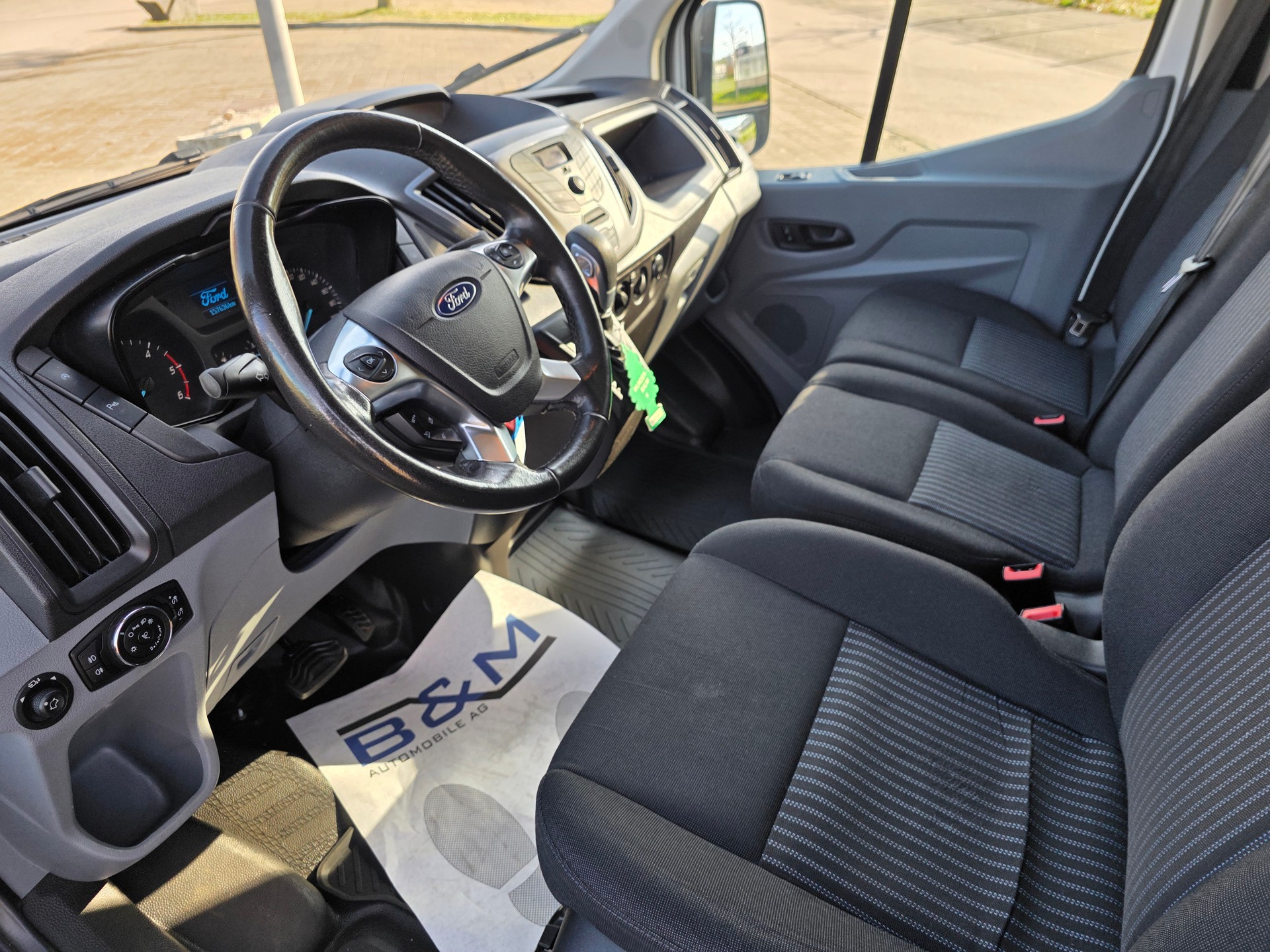 FORD Transit Van 350 L2 Trend 2.0 TDCi 170 FWD A-image-17