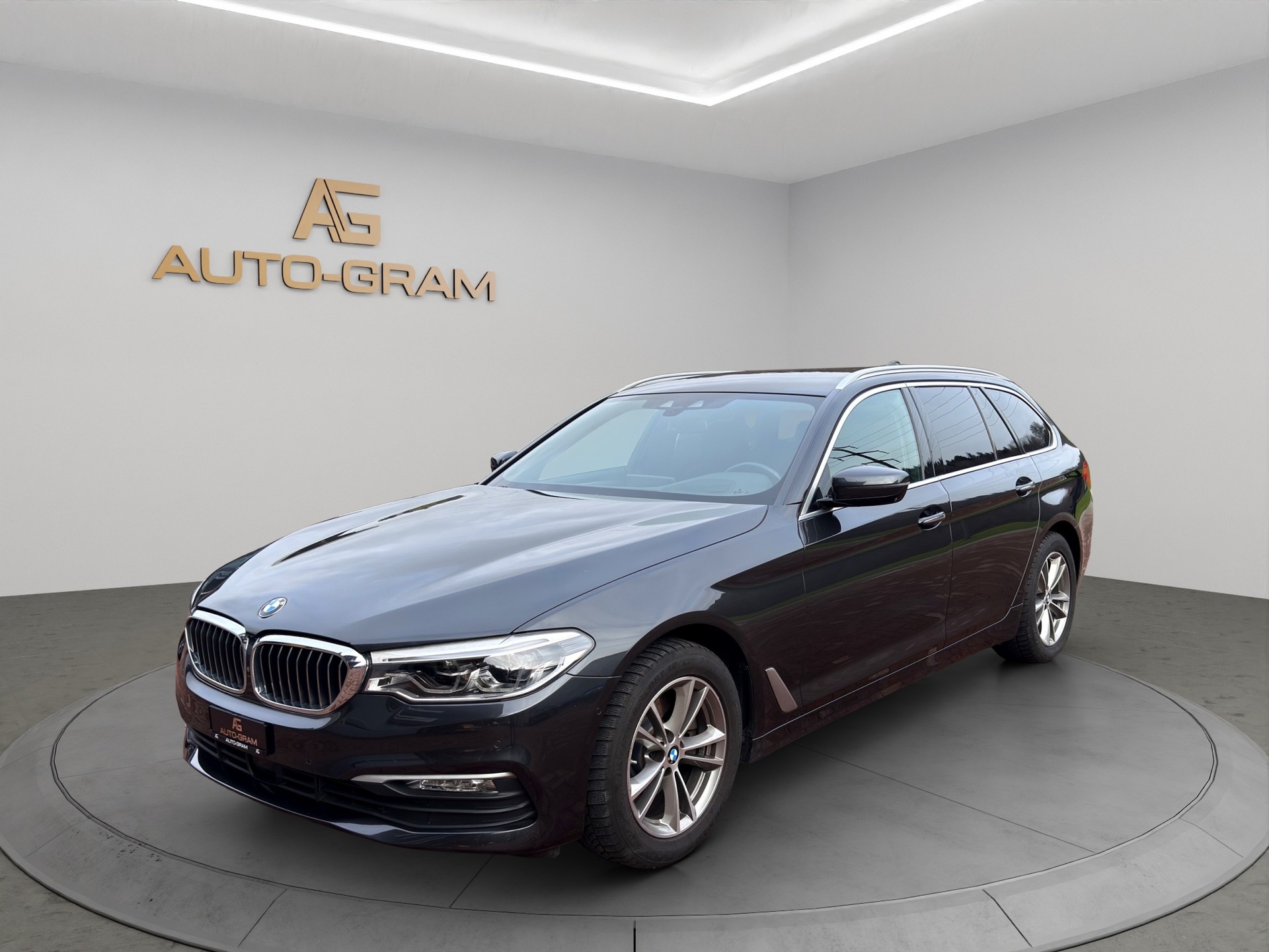 BMW 520d xDrive Touring Sport Line Steptronic-image-0