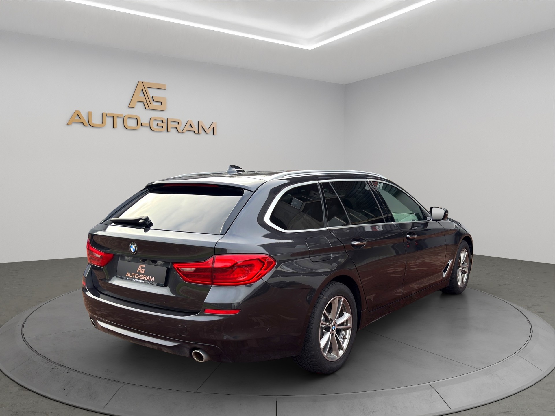 BMW 520d xDrive Touring Sport Line Steptronic-image-4