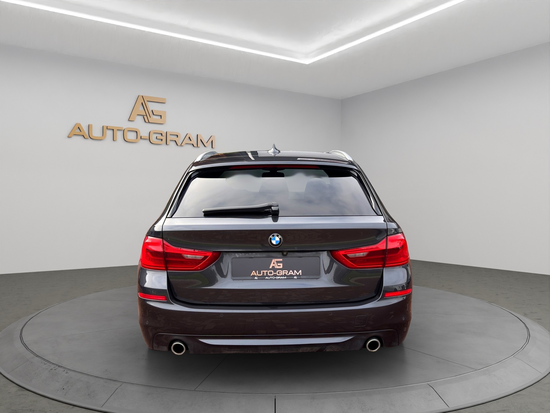 BMW 520d xDrive Touring Sport Line Steptronic-image-3