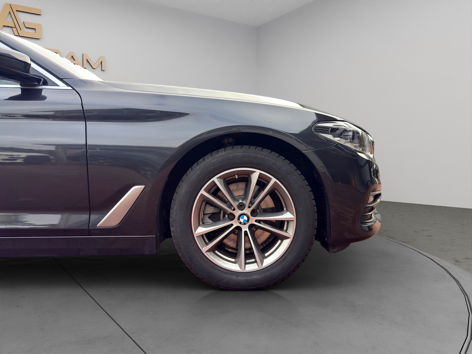 BMW 520d xDrive Touring Sport Line Steptronic-image-8