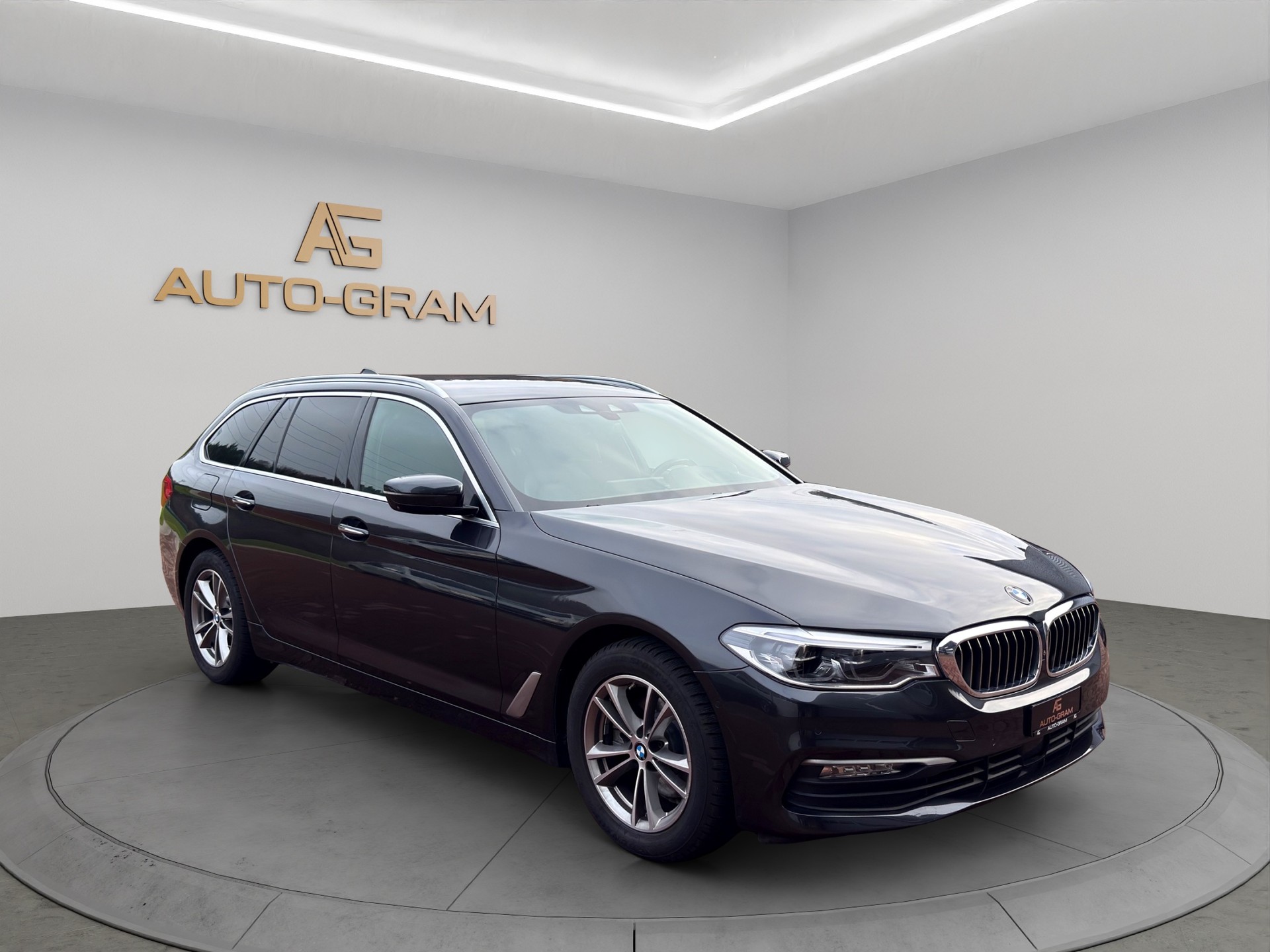 BMW 520d xDrive Touring Sport Line Steptronic-image-6