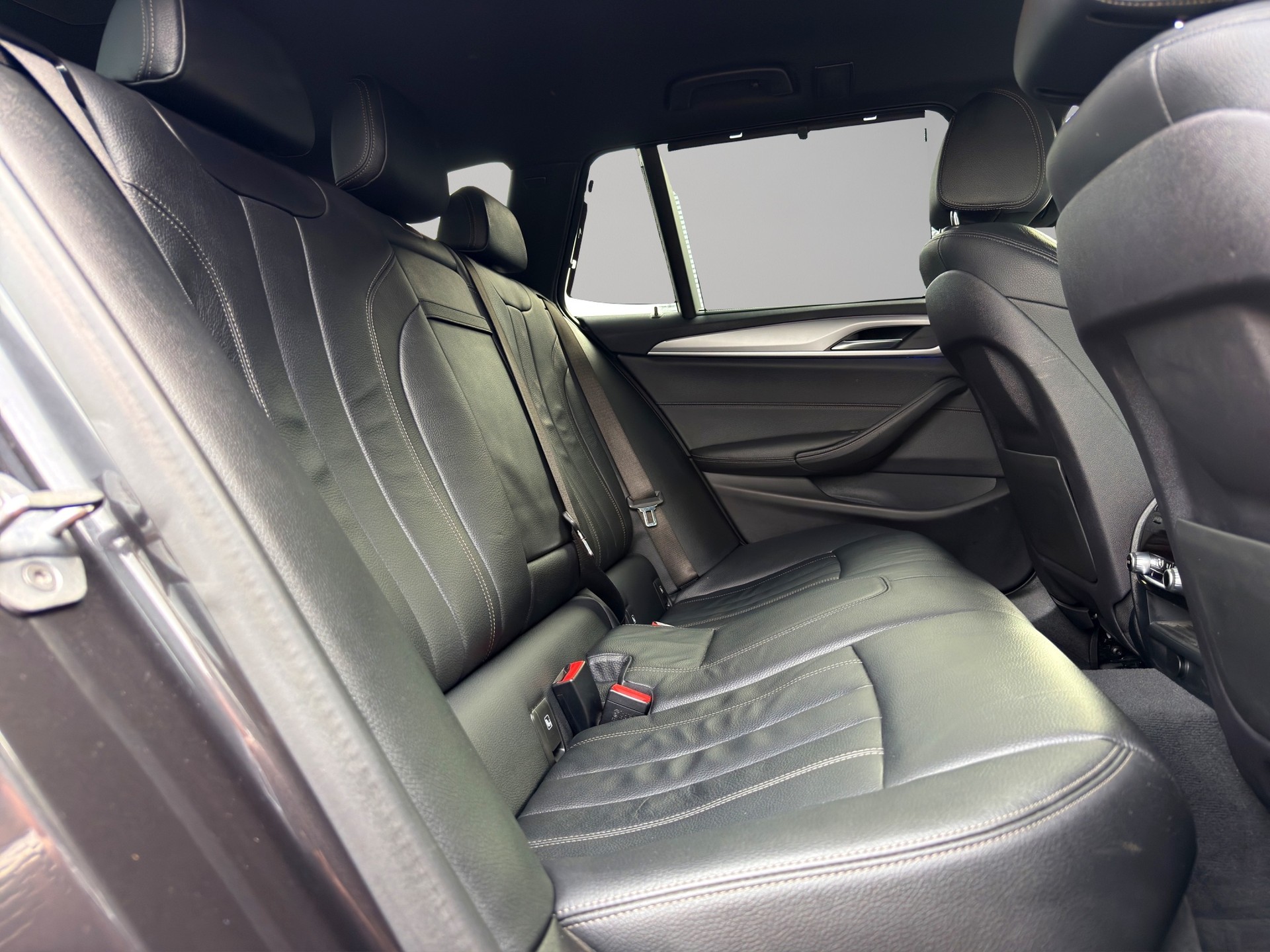 BMW 520d xDrive Touring Sport Line Steptronic-image-22