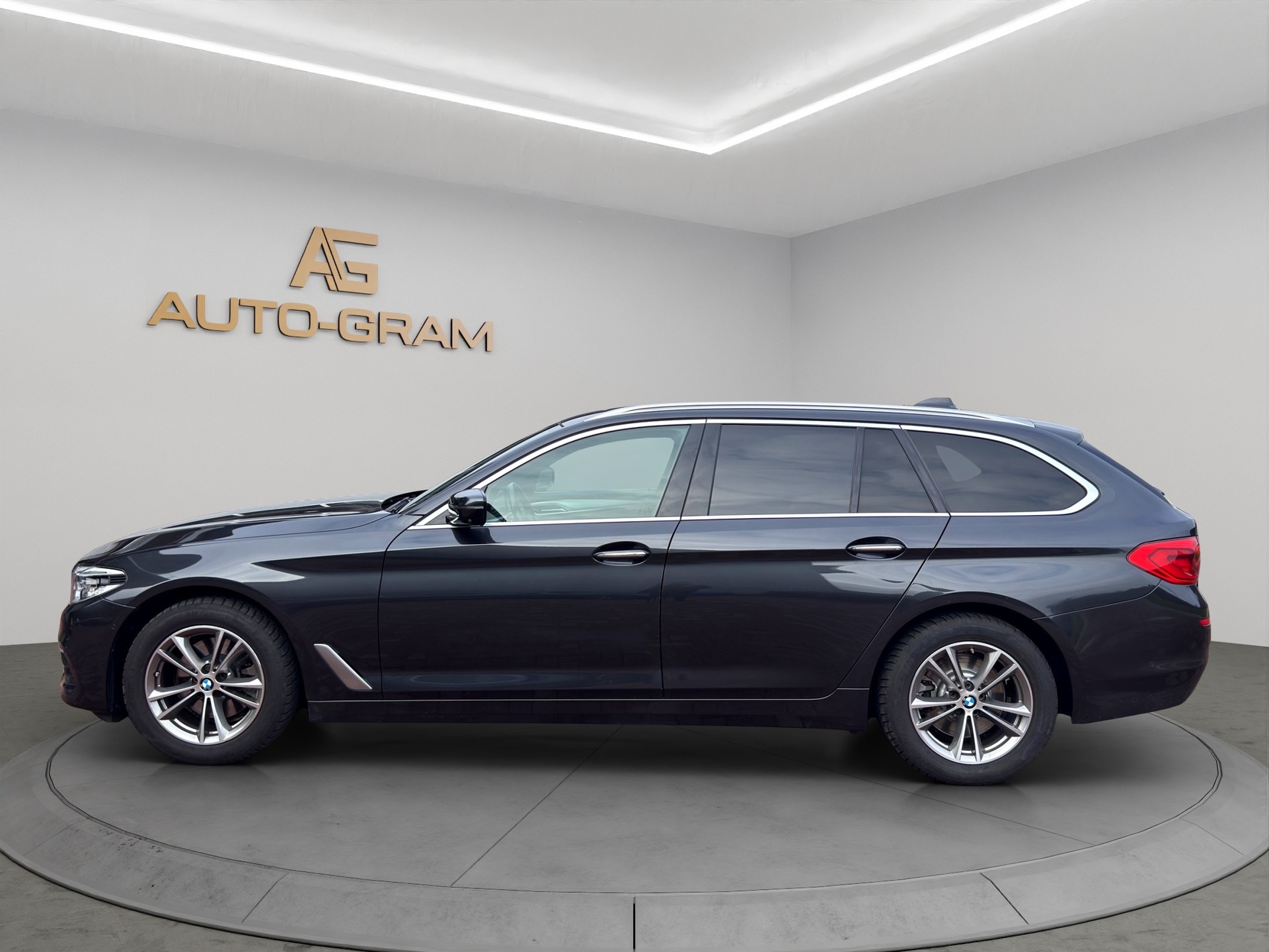 BMW 520d xDrive Touring Sport Line Steptronic-image-1
