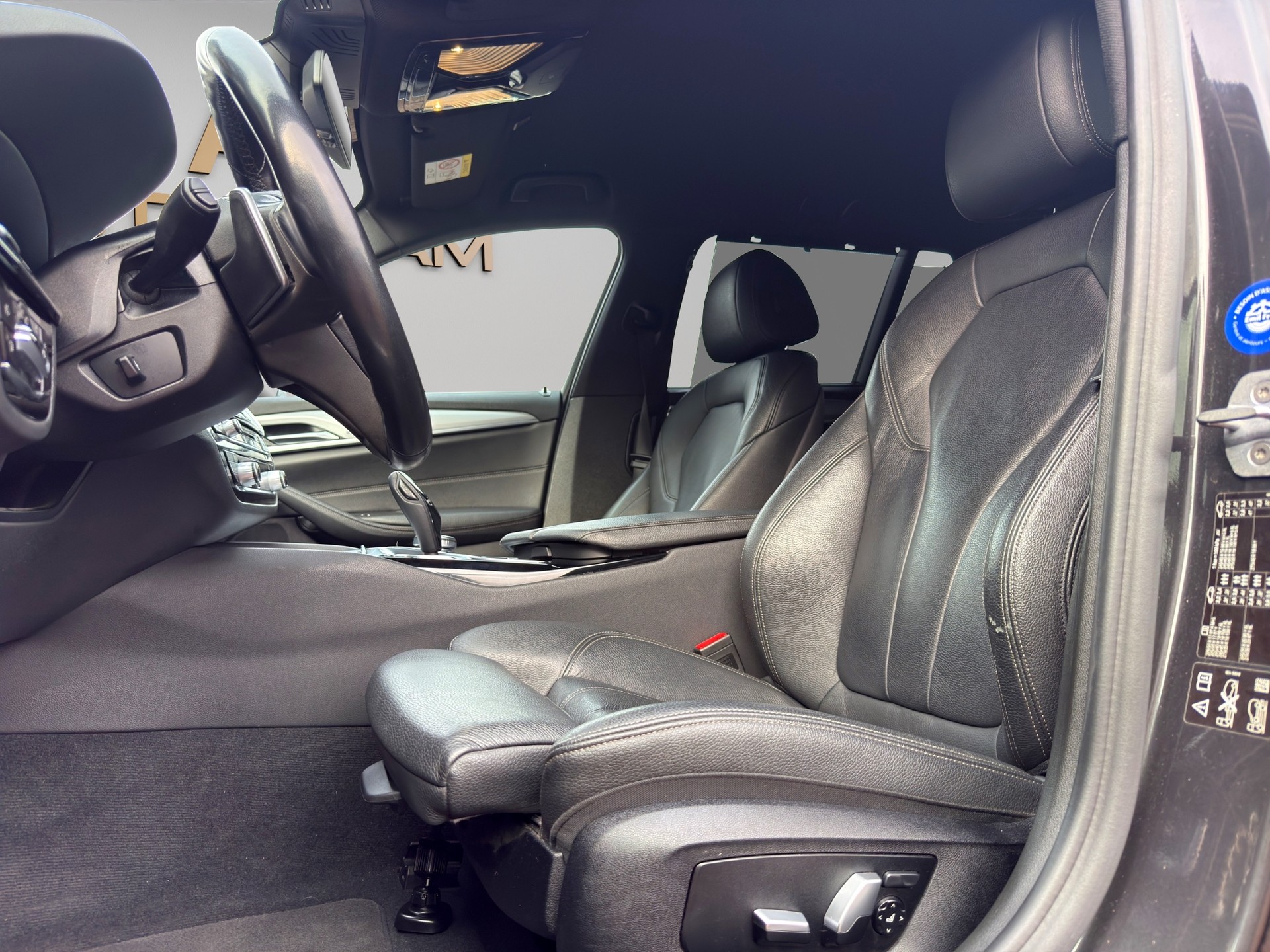 BMW 520d xDrive Touring Sport Line Steptronic-image-11
