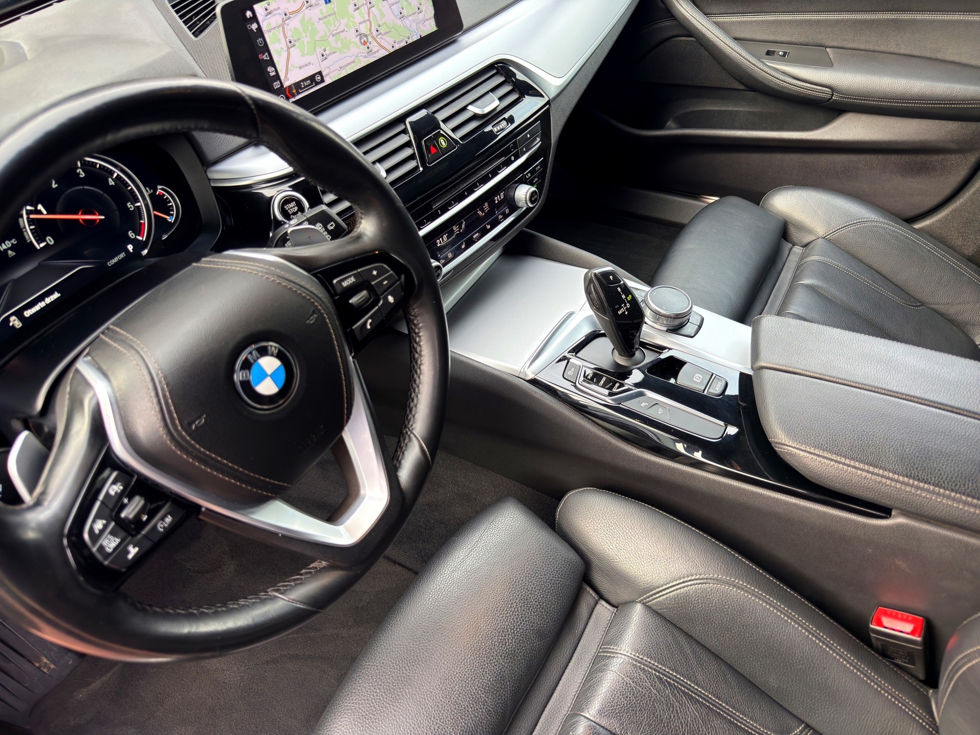 BMW 520d xDrive Touring Sport Line Steptronic-image-15