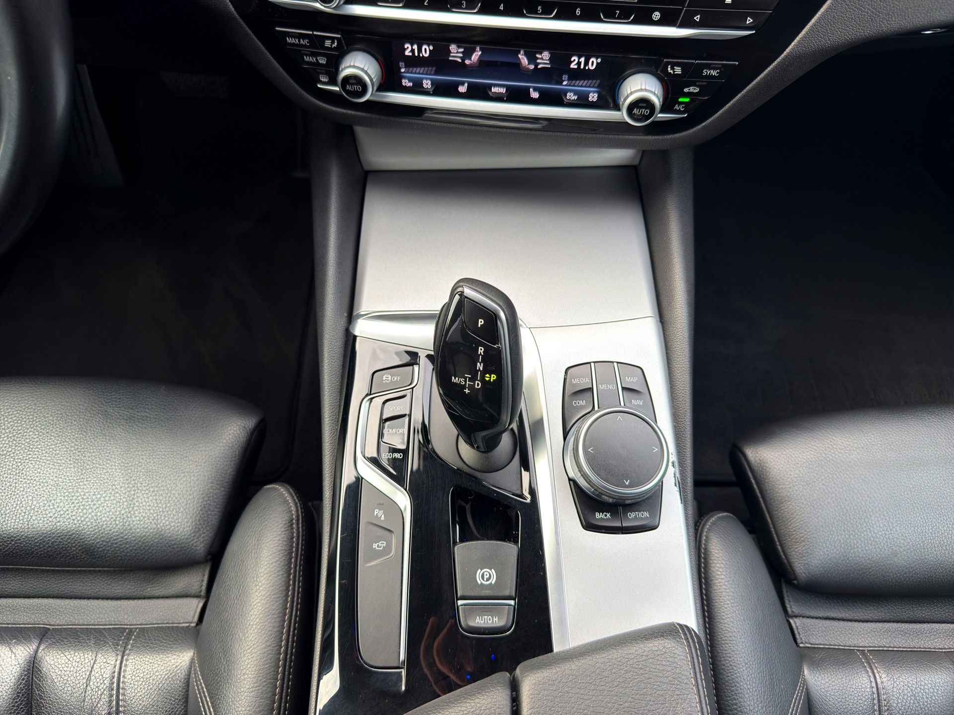 BMW 520d xDrive Touring Sport Line Steptronic-image-18