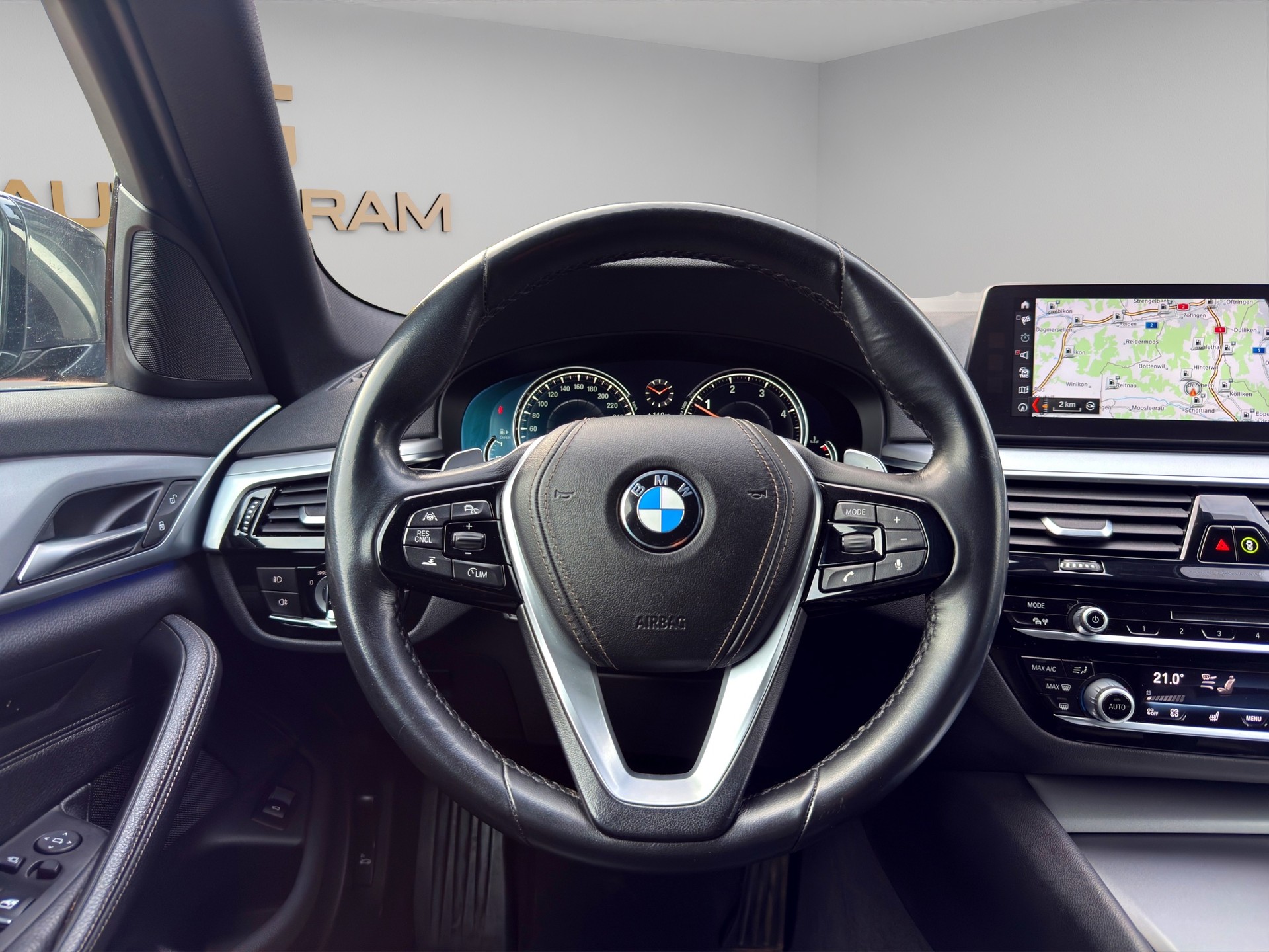 BMW 520d xDrive Touring Sport Line Steptronic-image-14