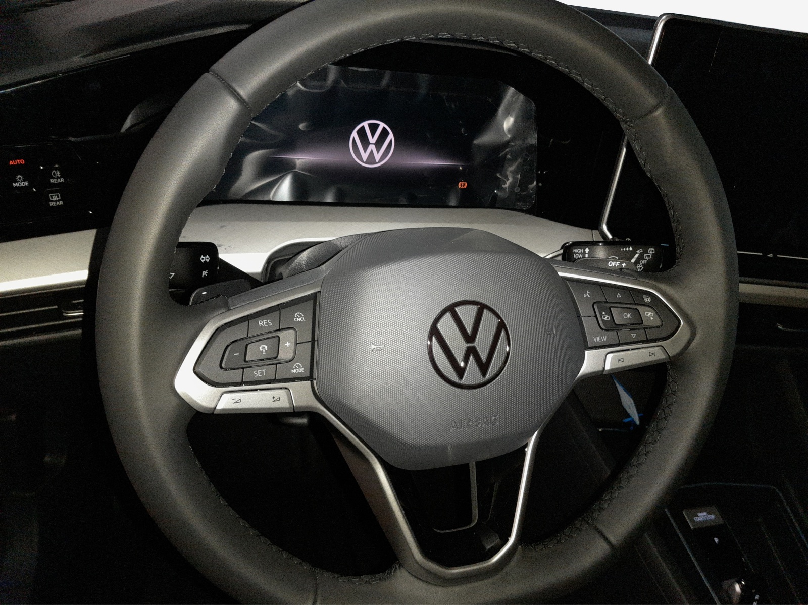 VW Golf 1.5 e TSI mHEV Basis DSG-image-9