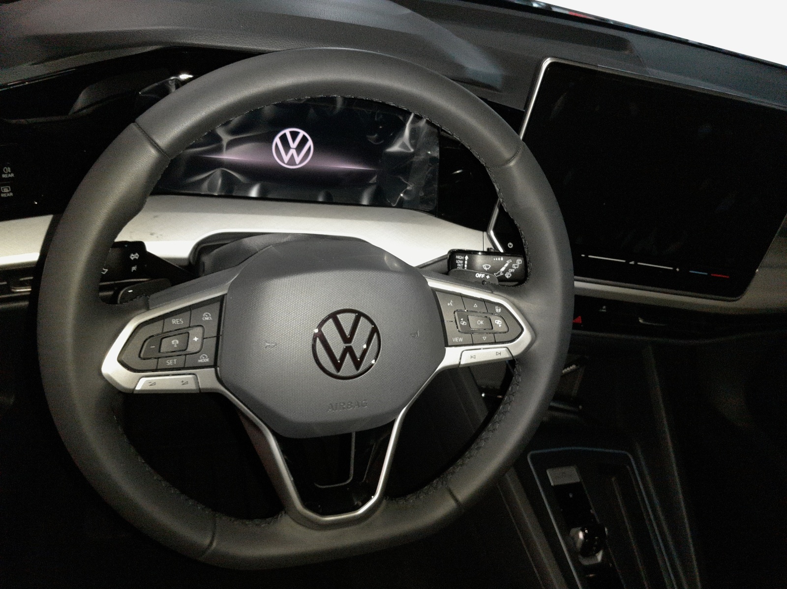 VW Golf 1.5 e TSI mHEV Basis DSG-image-8