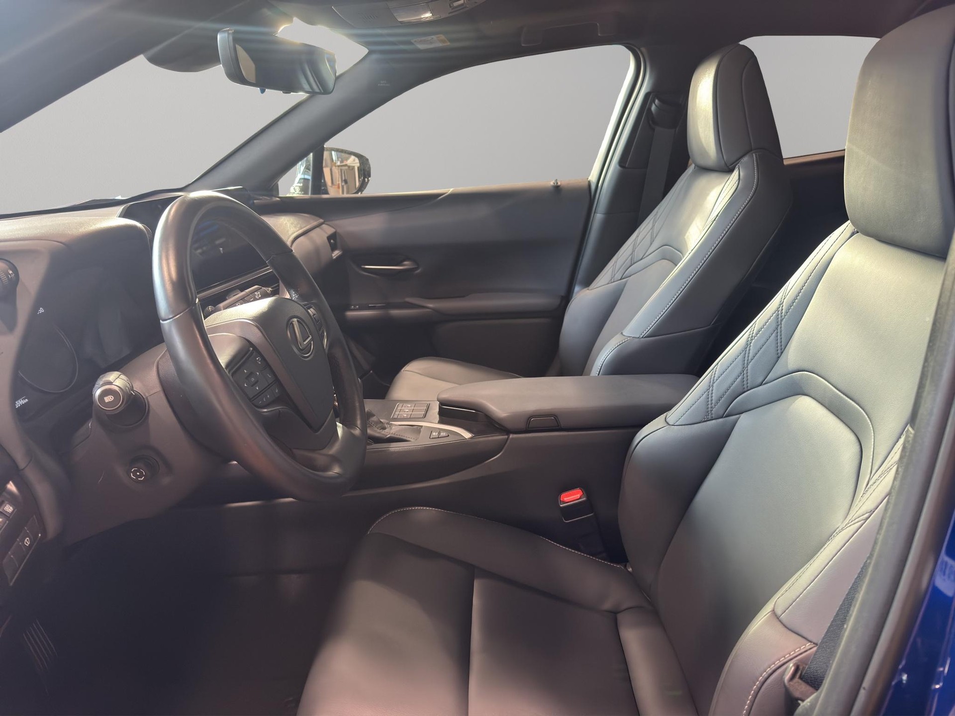 LEXUS UX 250h F-Line-image-6