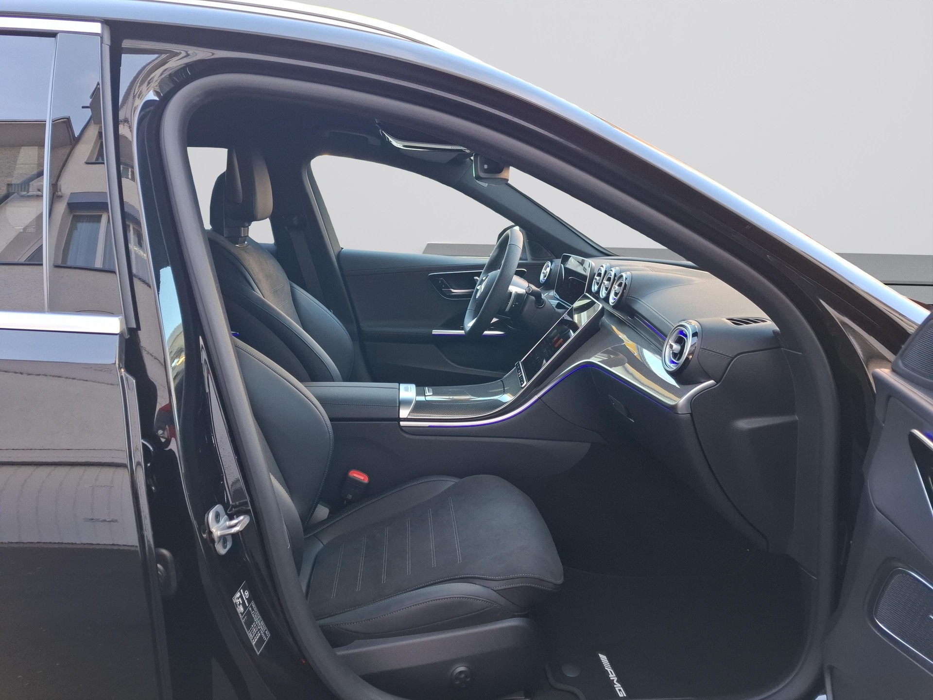 MERCEDES-BENZ C 220 d 4MATIC T-Modell Swiss Star AMG Line-image-8