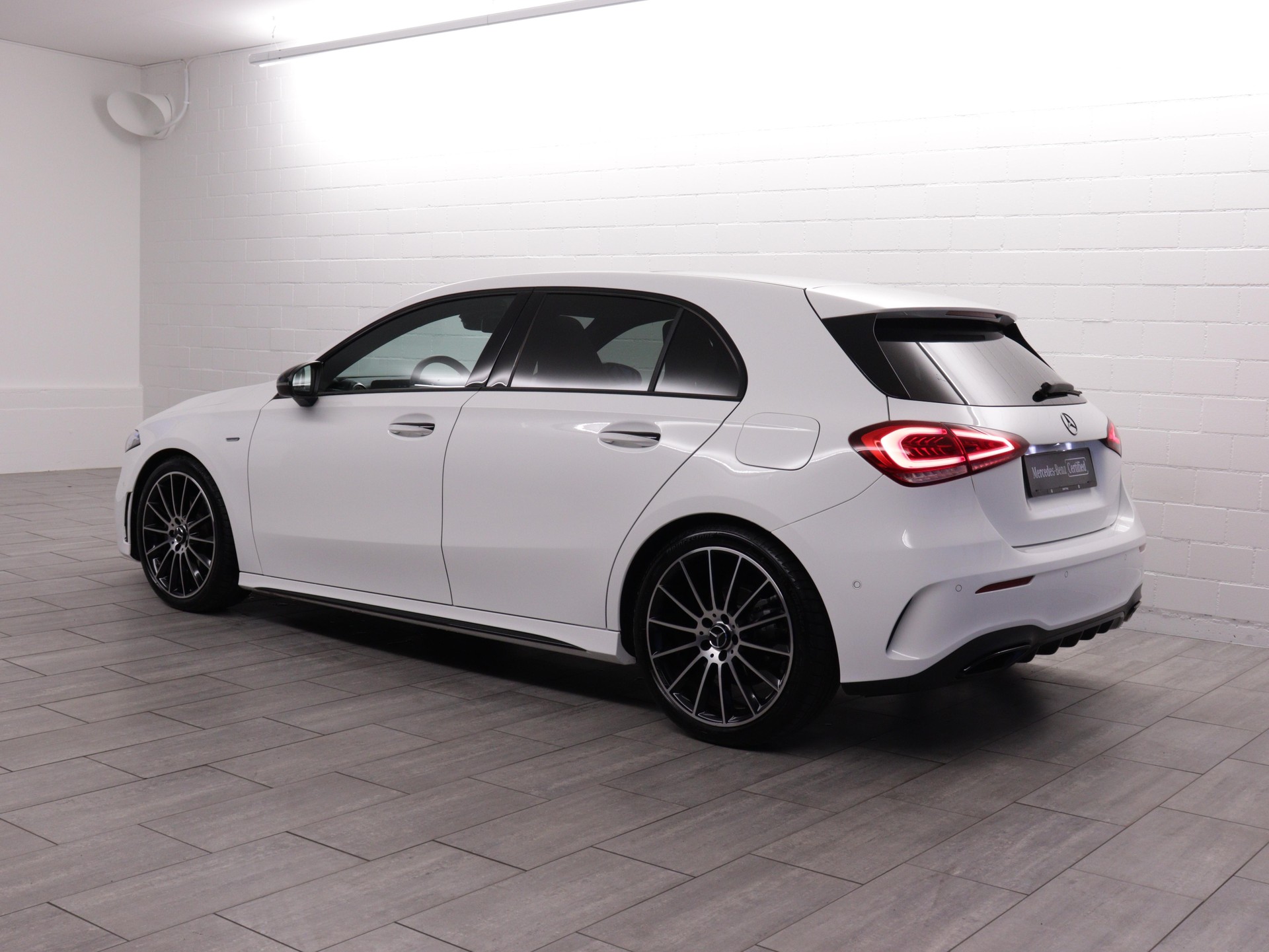 MERCEDES-BENZ A 180 Night Star AMG Line-image-2