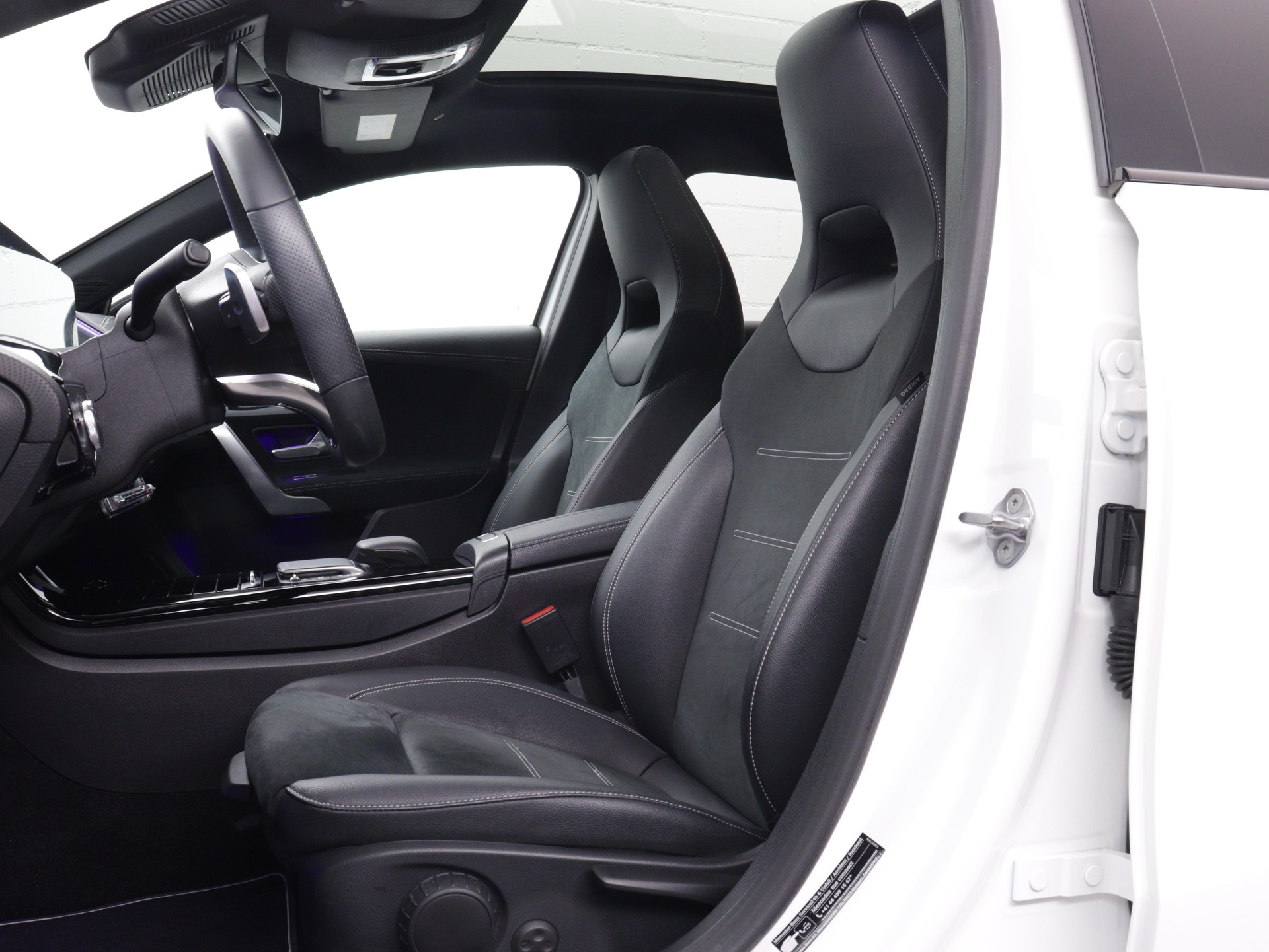 MERCEDES-BENZ A 180 Night Star AMG Line-image-7