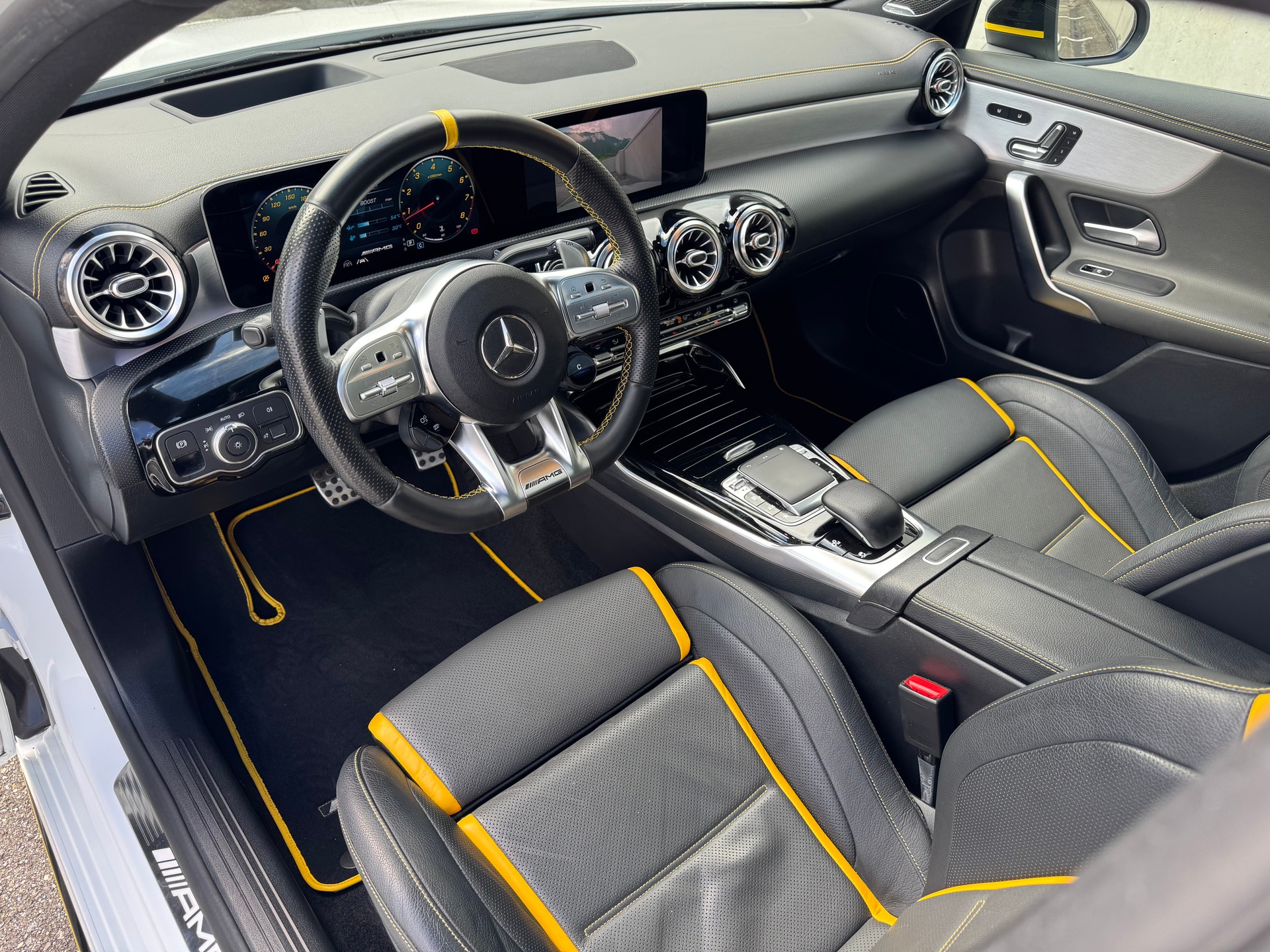 MERCEDES-BENZ A 45 S AMG 4Matic+ Edition 1 Speedshift-image-9