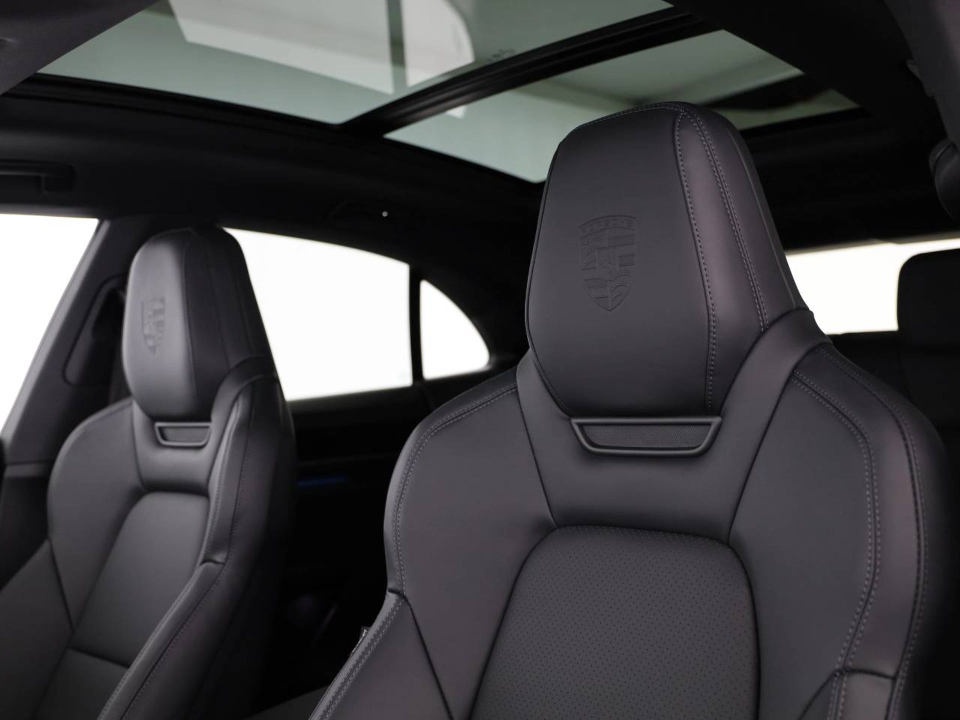 PORSCHE Macan-image-14