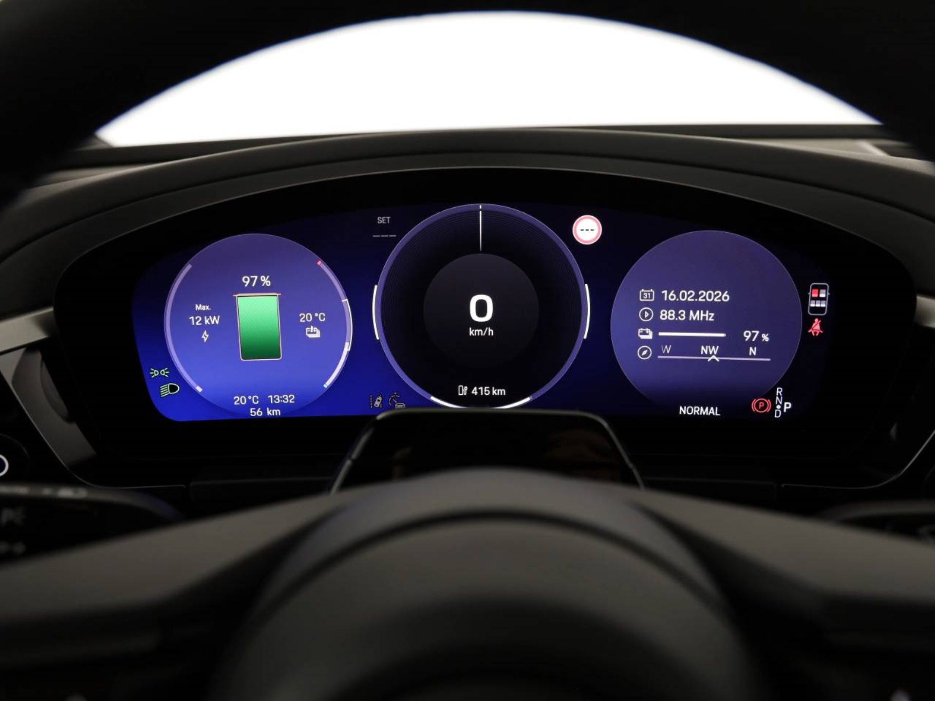 PORSCHE Macan-image-11